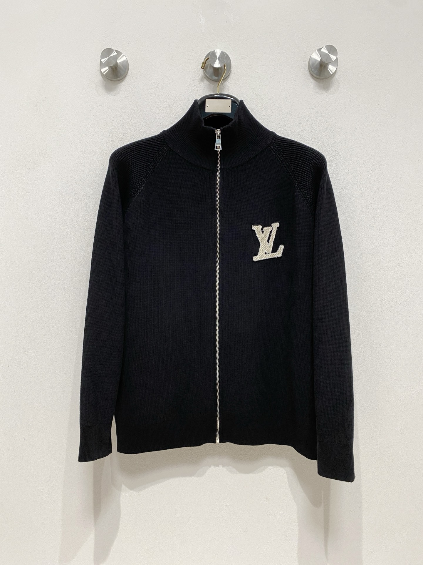 🌾 LV 秋冬经典开衫羊毛衫，全品相！！！羊毛混纺面料，2025最新款 黄金比例！！修身款软黄金 百搭实