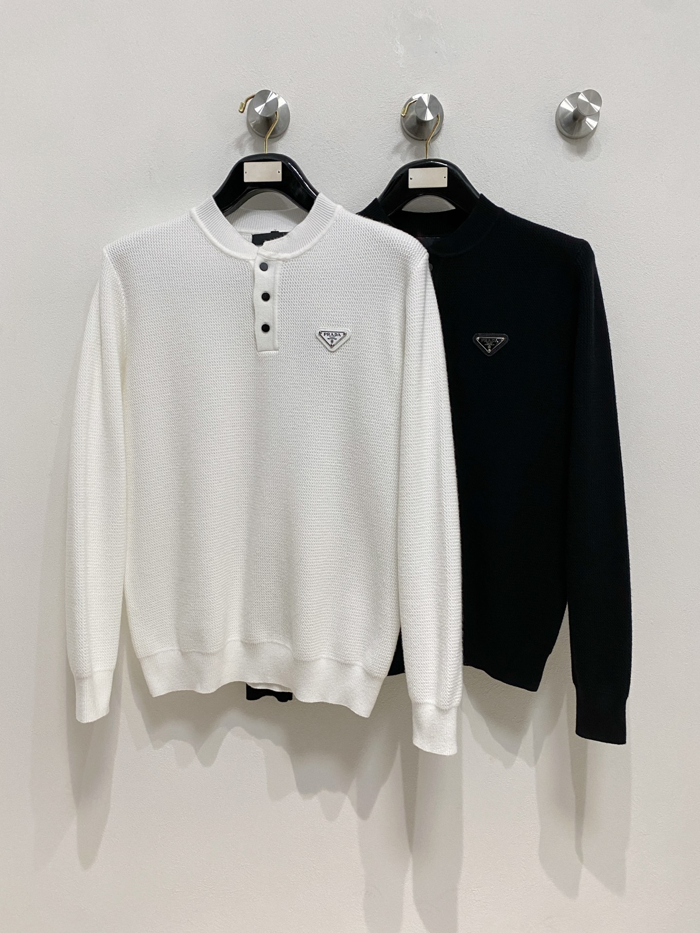 🌾 普拉达 秋冬经典圆领羊毛衫，全品相！！！羊毛混纺面料，2025最新款 黄金比例！！修身款软黄金 百搭