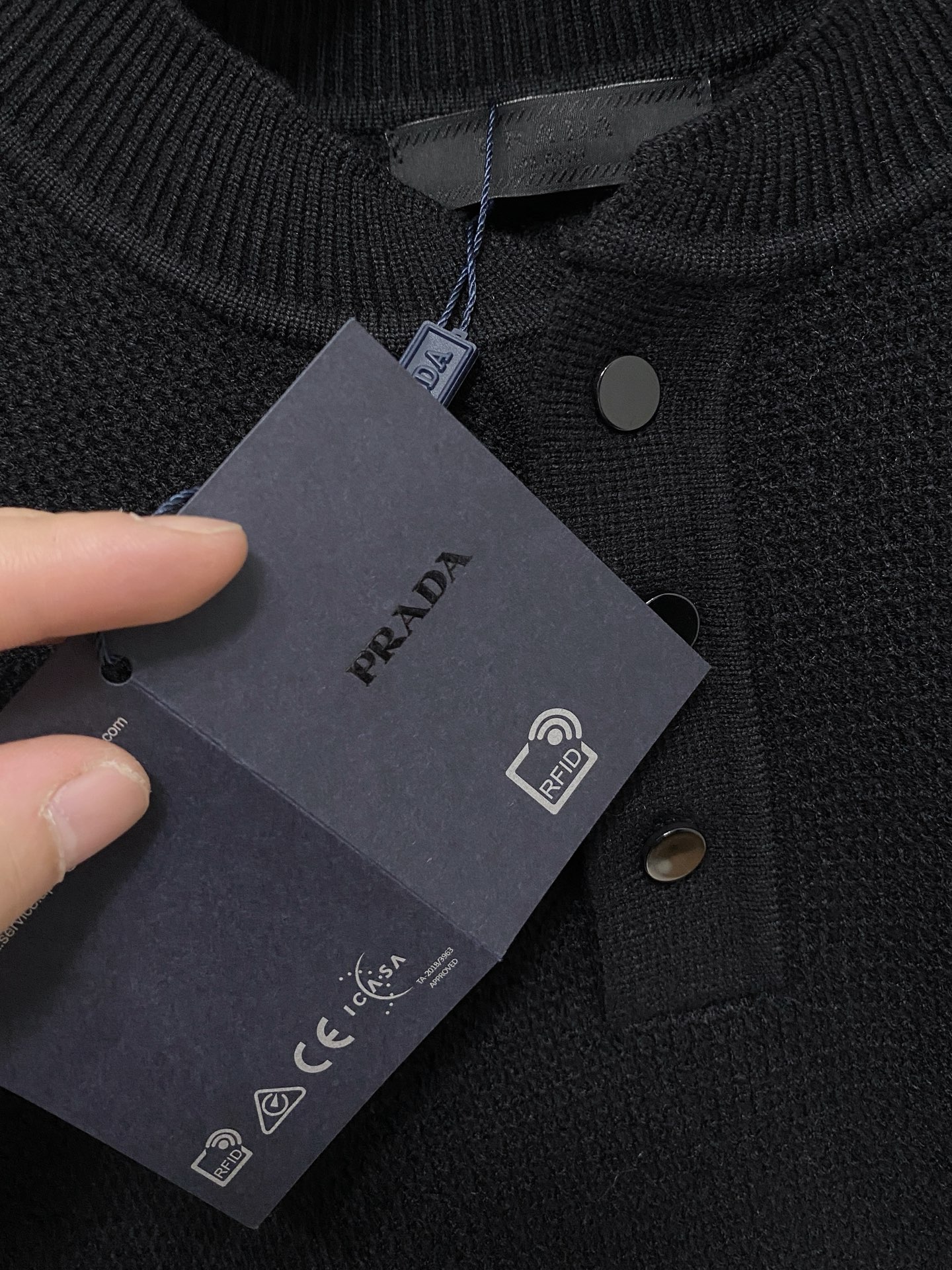 🌾 普拉达 秋冬经典圆领羊毛衫，全品相！！！羊毛混纺面料，2025最新款 黄金比例！！修身款软黄金 百搭