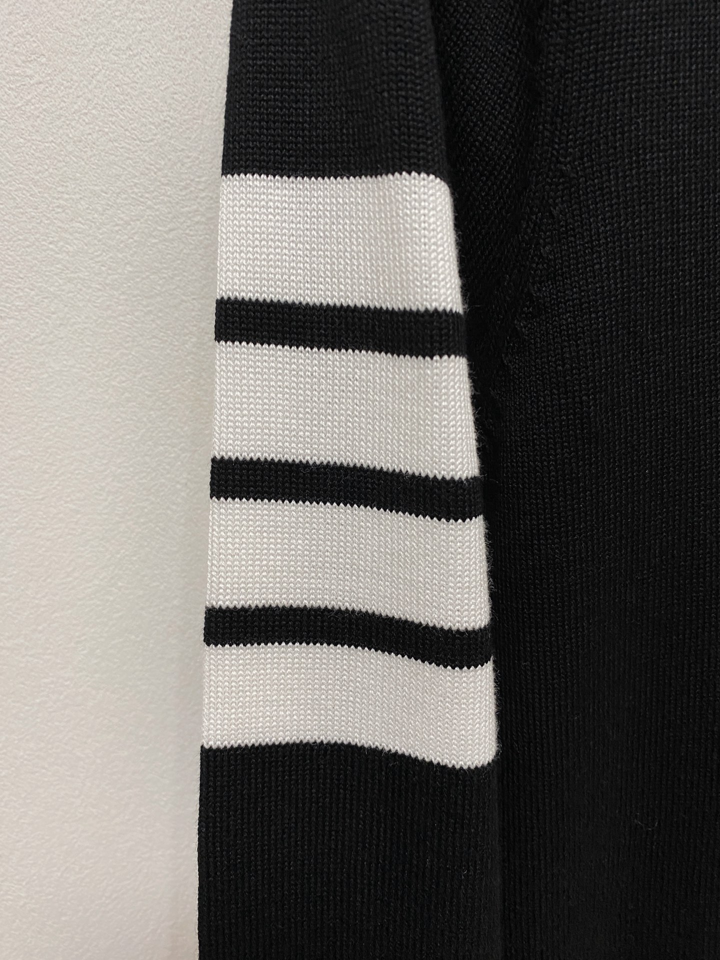 🌾 TB 秋冬经典圆领羊毛衫，全品相！！！羊毛混纺面料，2025最新款 黄金比例！！修身款软黄金 百搭实