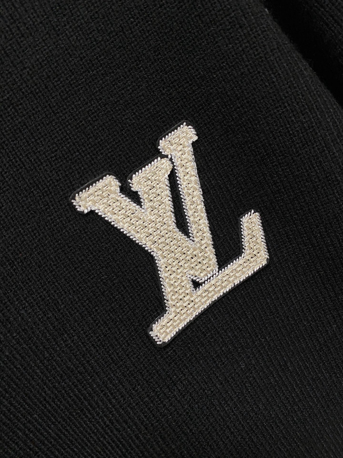 🌾 LV 秋冬经典圆领羊毛衫，全品相！！！羊毛混纺面料，2025最新款 黄金比例！！修身款软黄金 百搭实