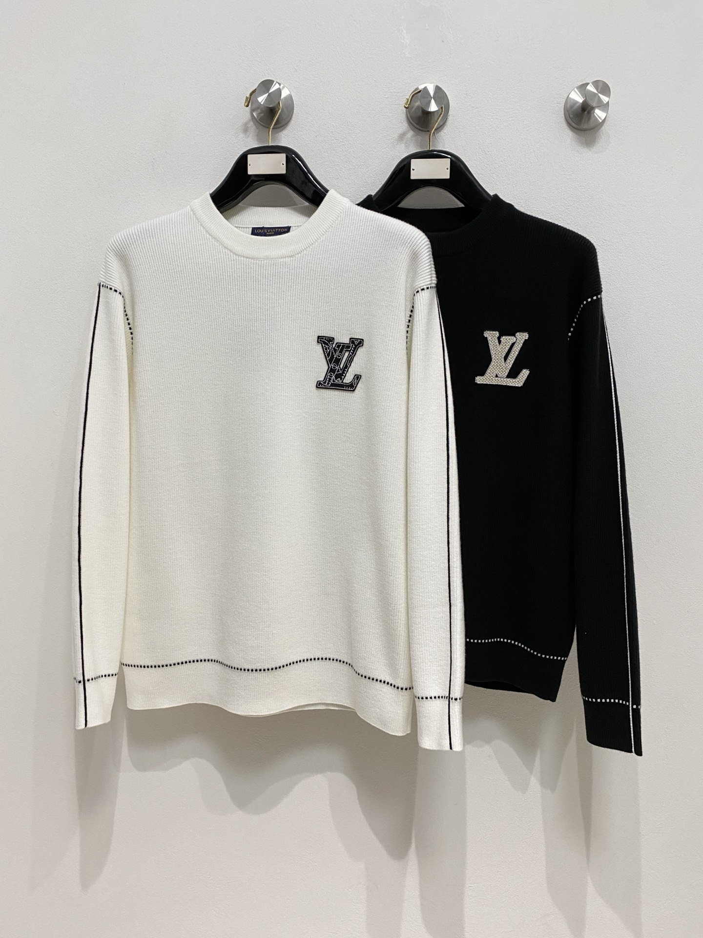 🌾 秋冬经典圆领羊毛衫，全品相！！！羊毛混纺面料，2025最新款 黄金比例！！修身款软黄金 百搭实用型的