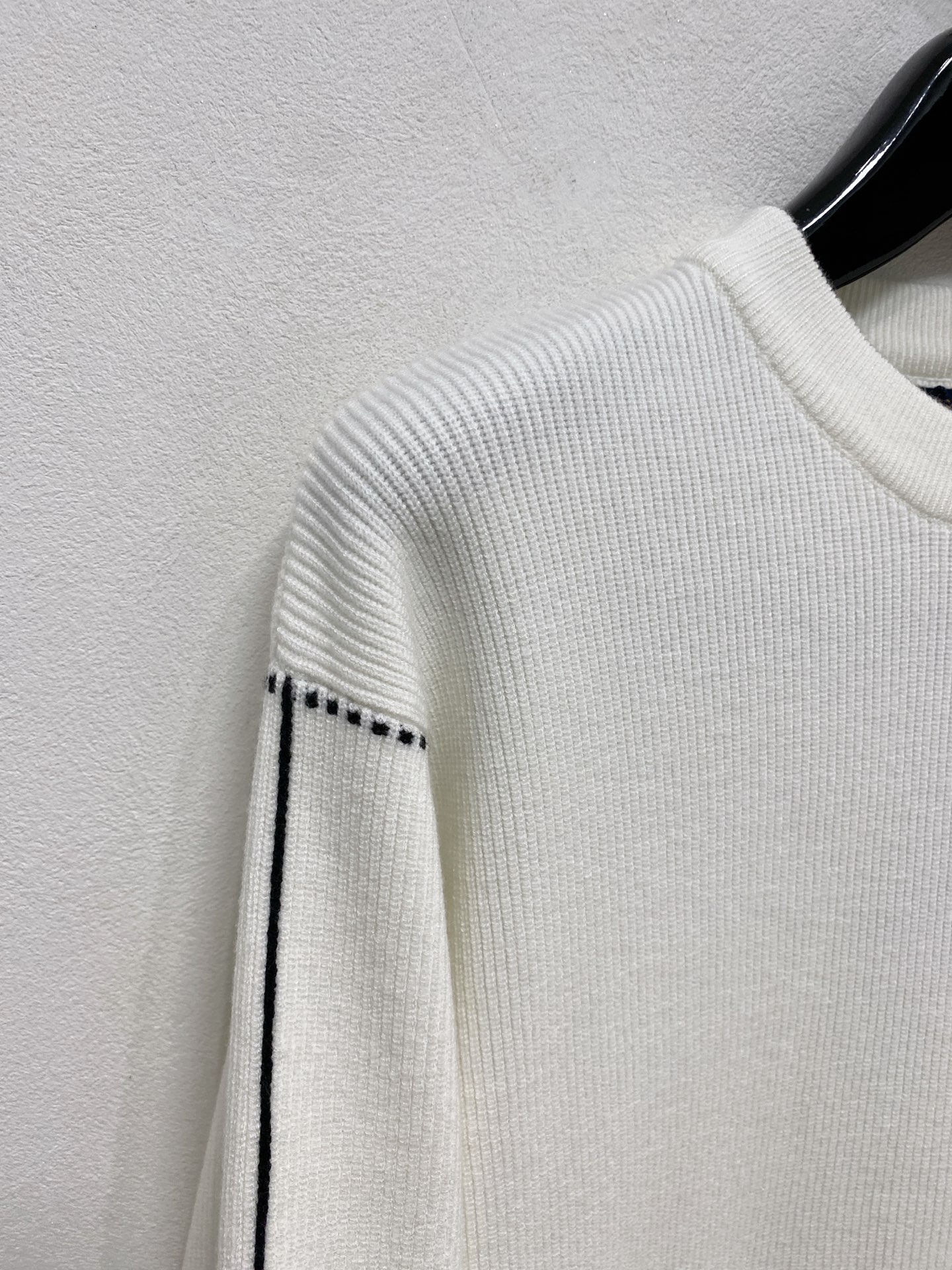 🌾 秋冬经典圆领羊毛衫，全品相！！！羊毛混纺面料，2025最新款 黄金比例！！修身款软黄金 百搭实用型的