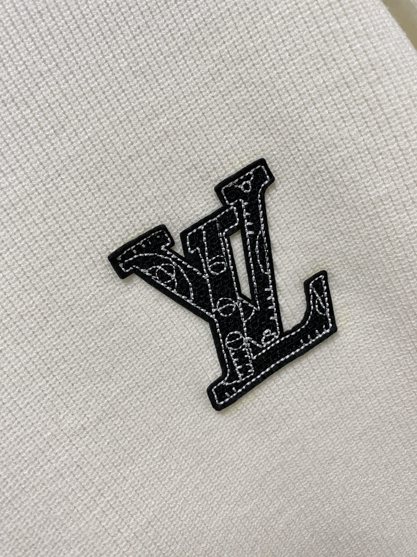 🌾 秋冬经典圆领羊毛衫，全品相！！！羊毛混纺面料，2025最新款 黄金比例！！修身款软黄金 百搭实用型的