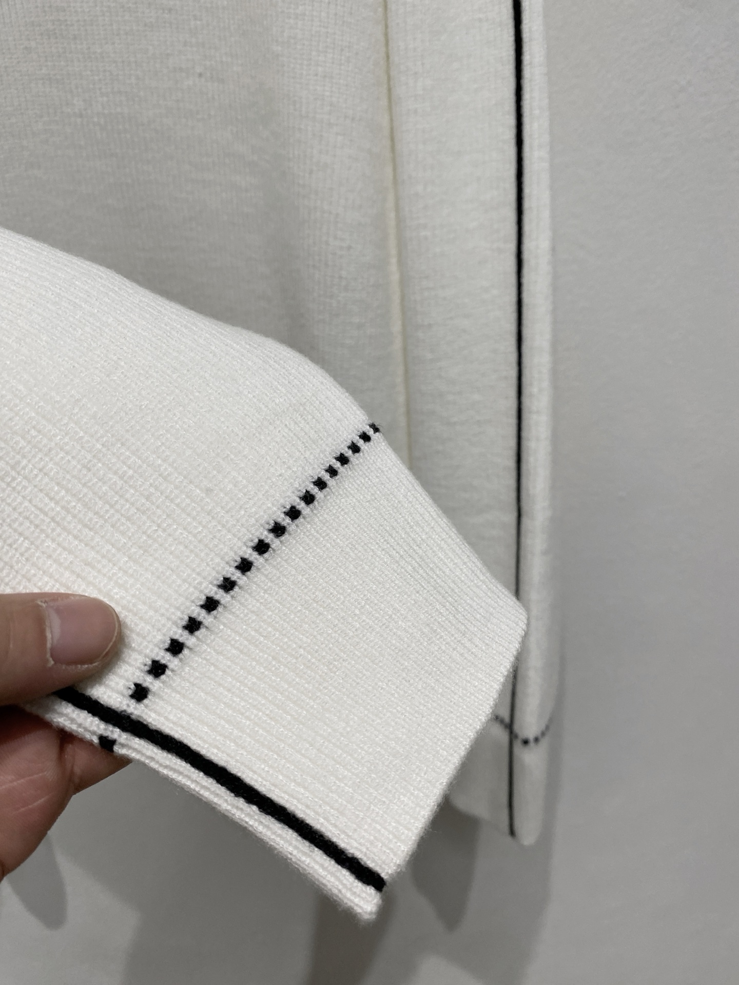 🌾 秋冬经典圆领羊毛衫，全品相！！！羊毛混纺面料，2025最新款 黄金比例！！修身款软黄金 百搭实用型的