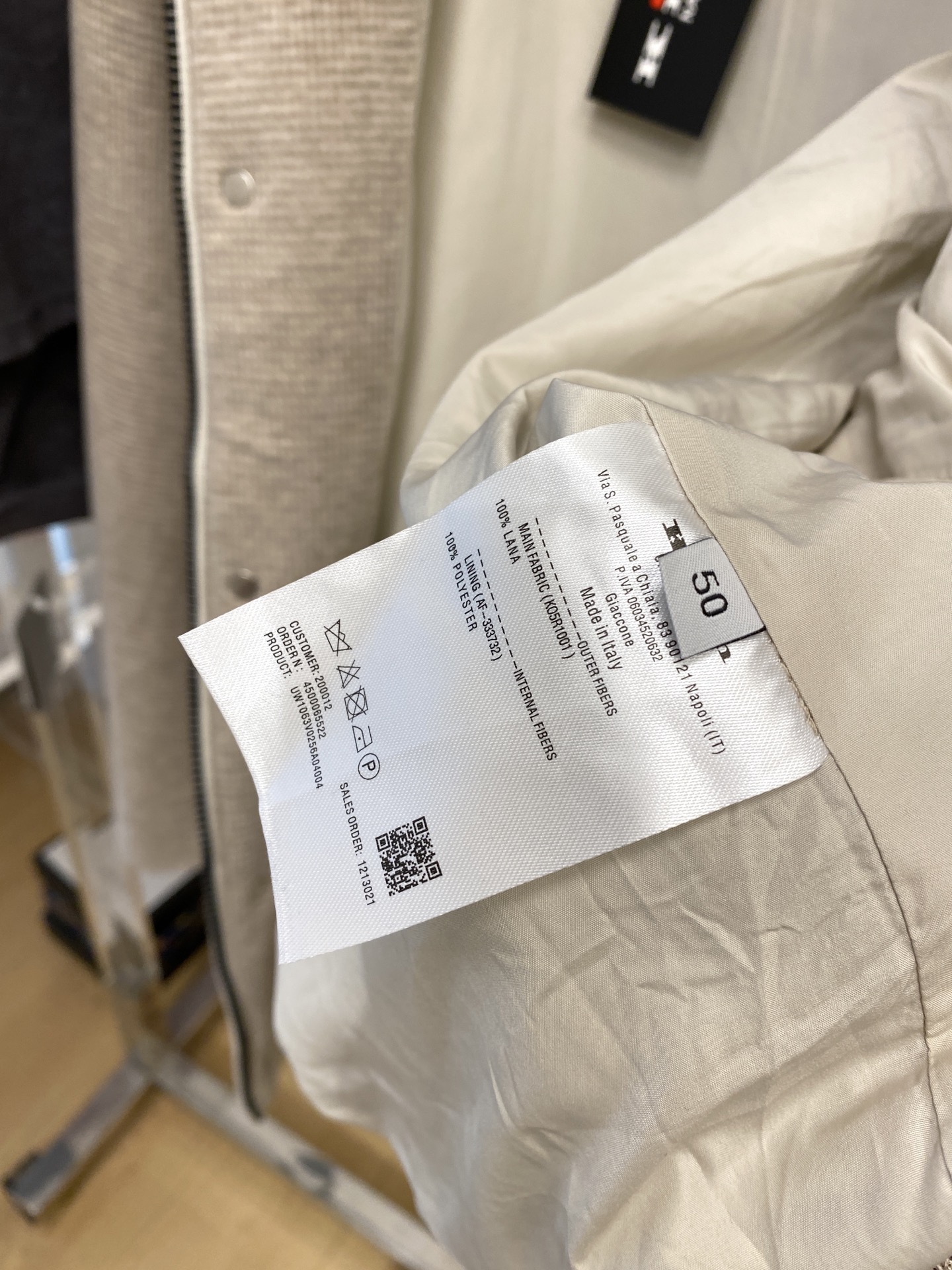 Kiton、2025新品夹克外套，时尚帅气，简约百搭款，原版五金辅料logo，定制原版面料，不仅挺括，保