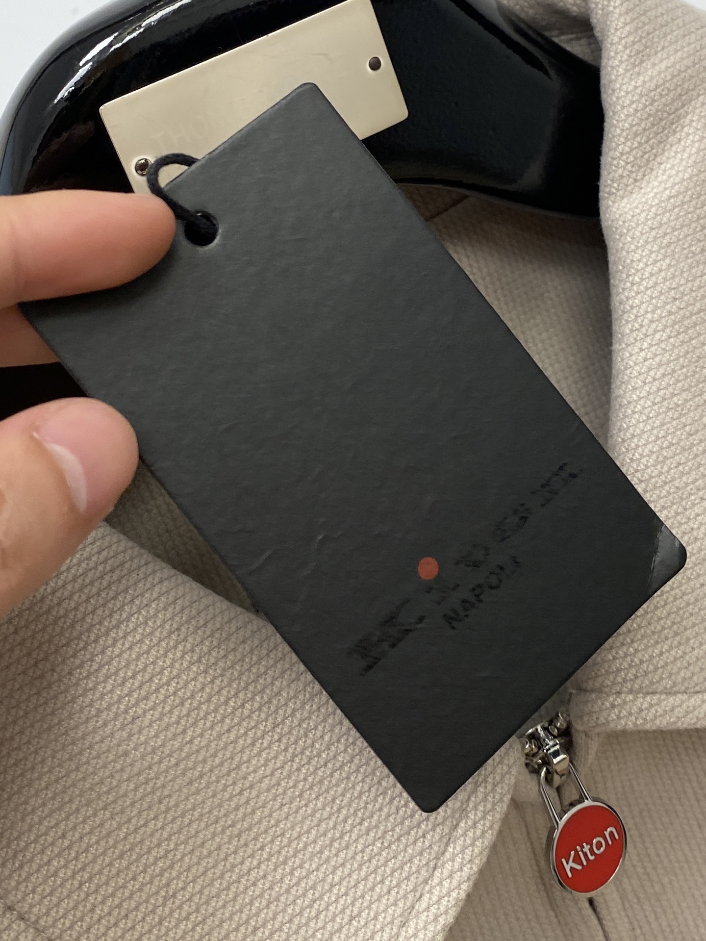 Kiton、2025新品夹克外套，时尚帅气，简约百搭款，原版五金辅料logo，定制原版面料，不仅挺括，保