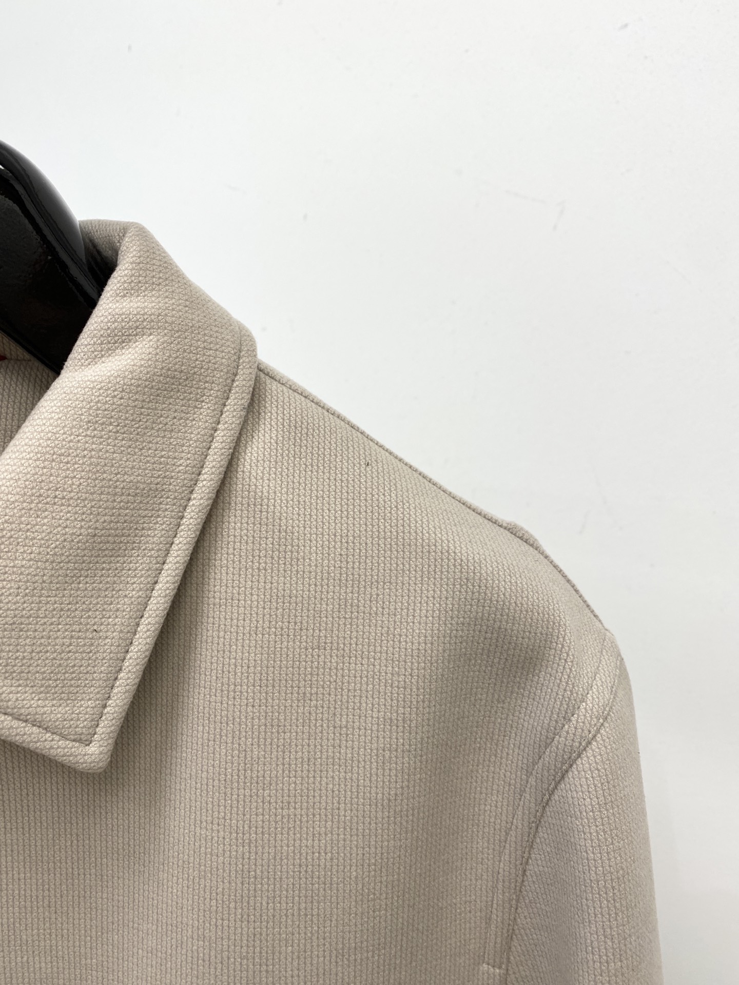 Kiton、2025新品夹克外套，时尚帅气，简约百搭款，原版五金辅料logo，定制原版面料，不仅挺括，保