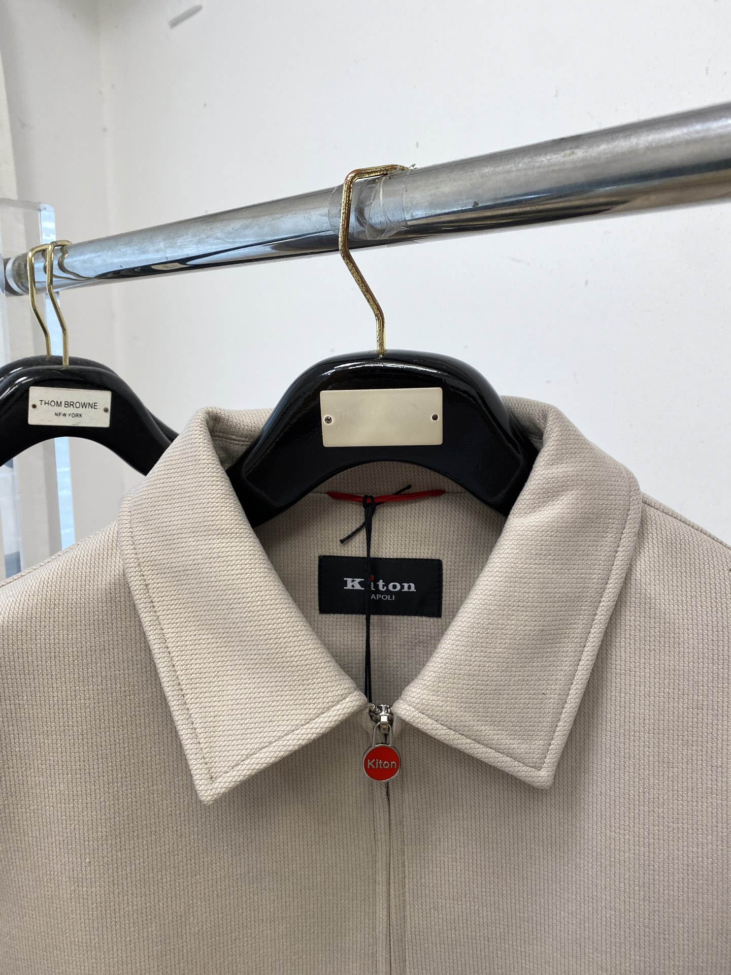 Kiton、2025新品夹克外套，时尚帅气，简约百搭款，原版五金辅料logo，定制原版面料，不仅挺括，保