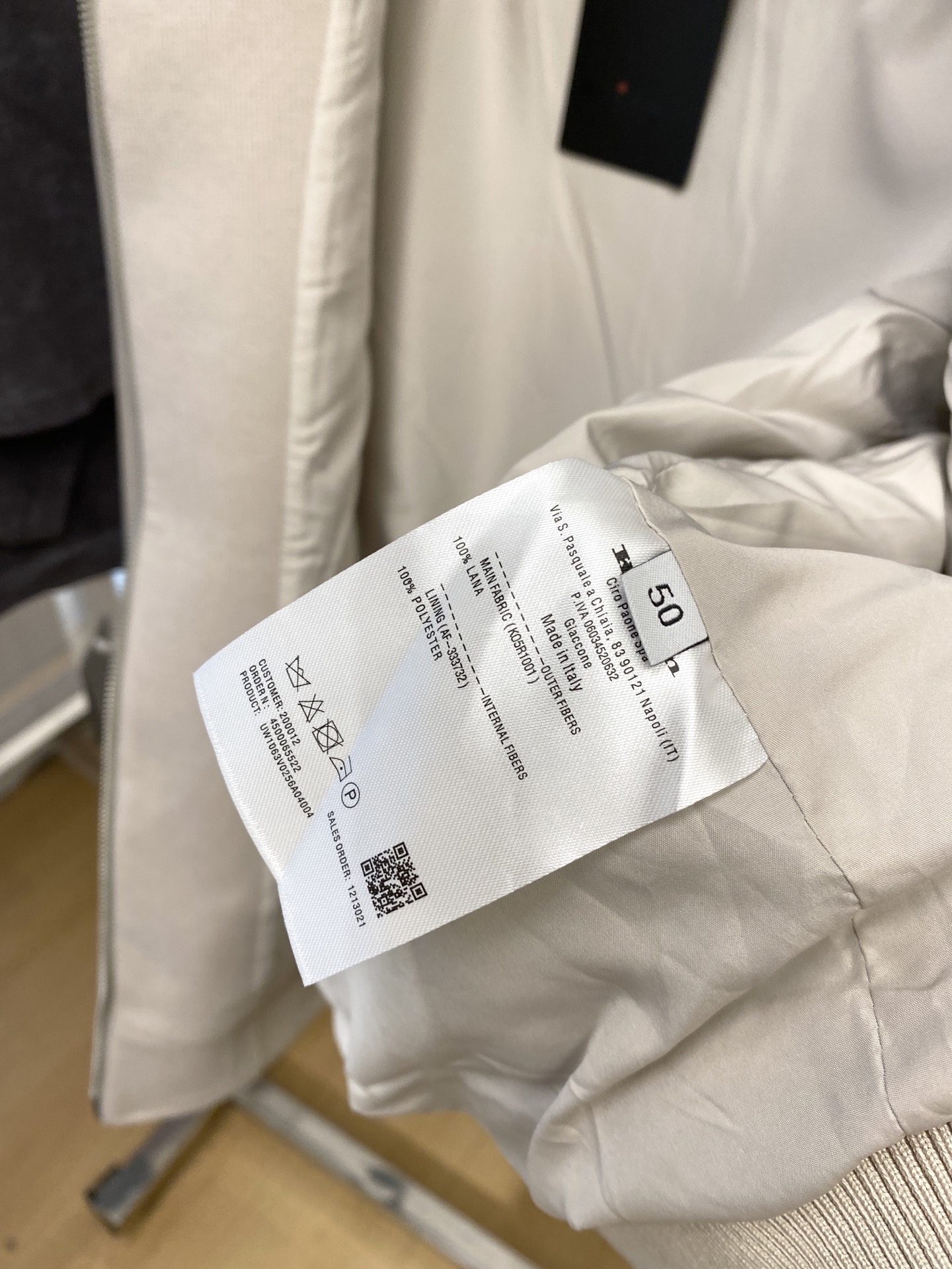 Kiton、2025新品夹克外套，时尚帅气，简约百搭款，原版五金辅料logo，定制原版面料，不仅挺括，保