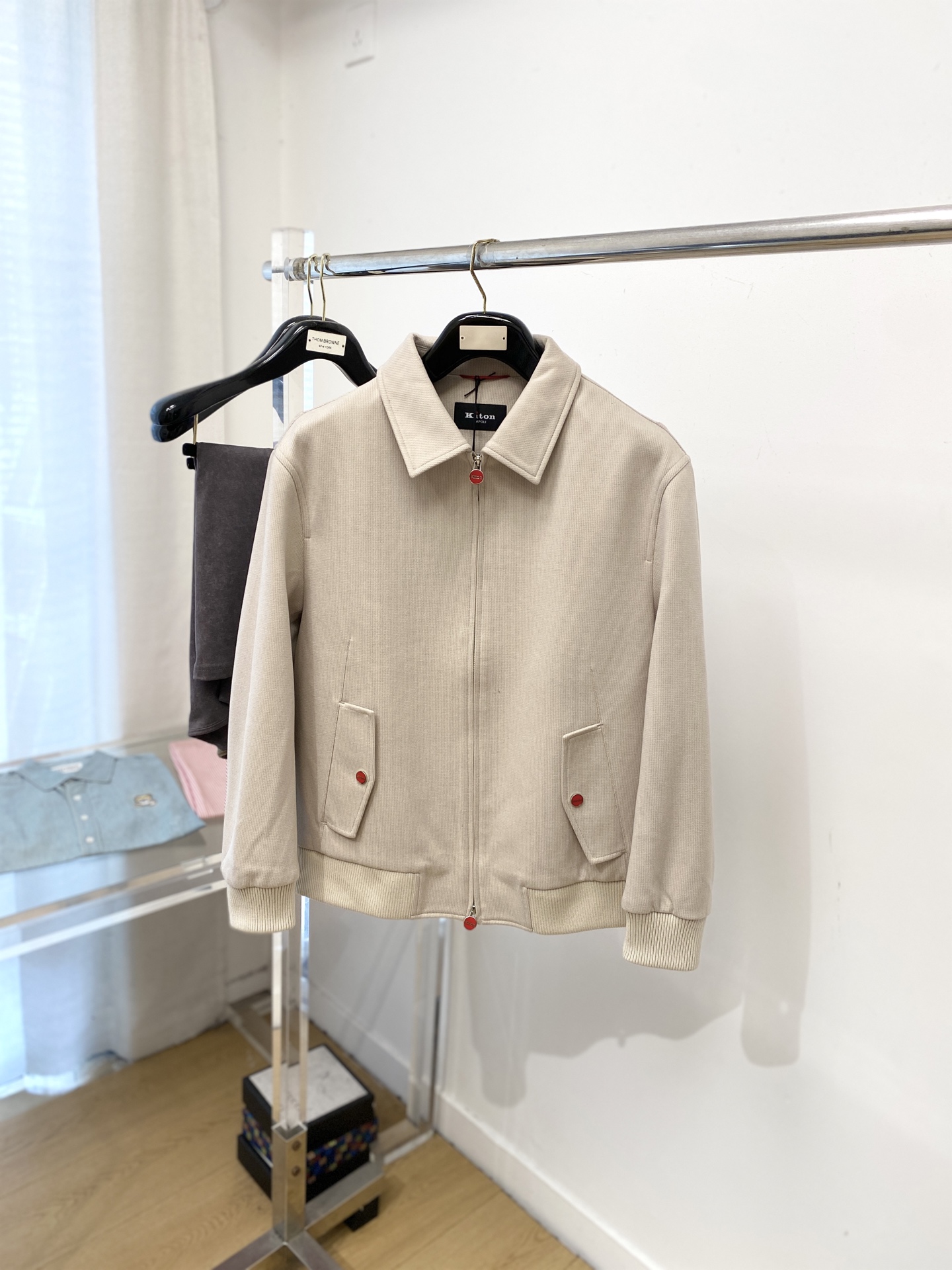 Kiton、2025新品夹克外套，时尚帅气，简约百搭款，原版五金辅料logo，定制原版面料，不仅挺括，保