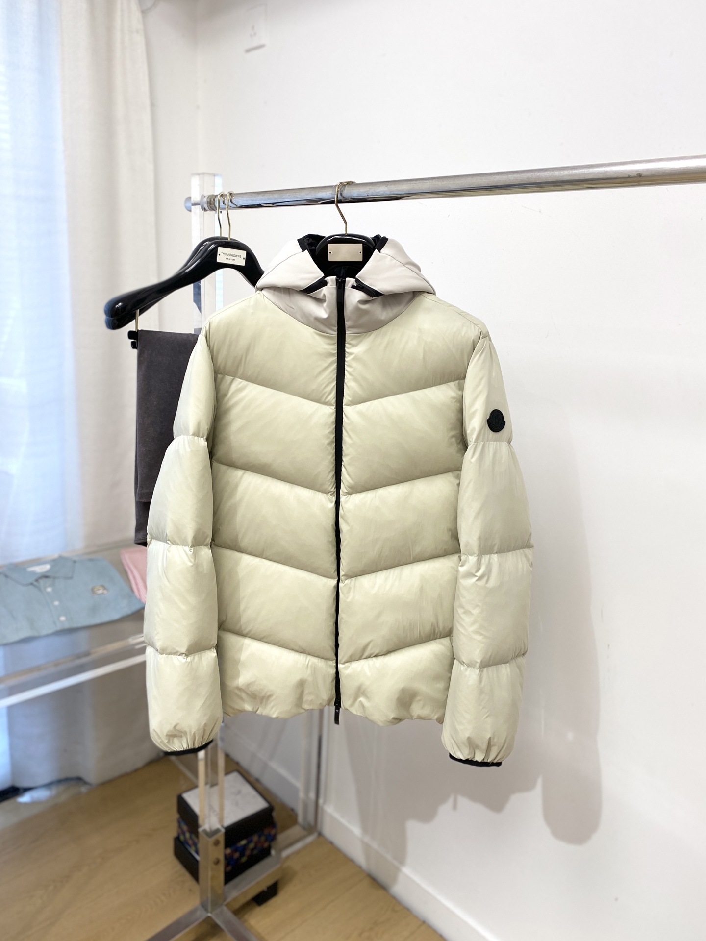 NO:651248,Meng Mouth, the latest 2025 men's lightweight down jacket, the fabric is soft and comfortable.  The upper body shape is awesome.  zipper.  The accessories are all custom-supplied and imported fabrics, which are light and comfortable, warm and stylish, simple and elegant!  Lightweight and warm, the best choice to keep out the cold in autumn and winter. Size M-3XL, Moncler, down jacket, alexander wang19860909蒙口、2025最新款男士轻薄羽绒服、面料柔软舒适 ．上身版型超赞 ．拉链．辅料都是客供 、进口面料,轻便舒适,保暖有型、简单大方款式！轻便保暖、秋冬御寒的最佳选择 码数M-3XL,,Moncler,down jacket,alexander wang,Men's clothing