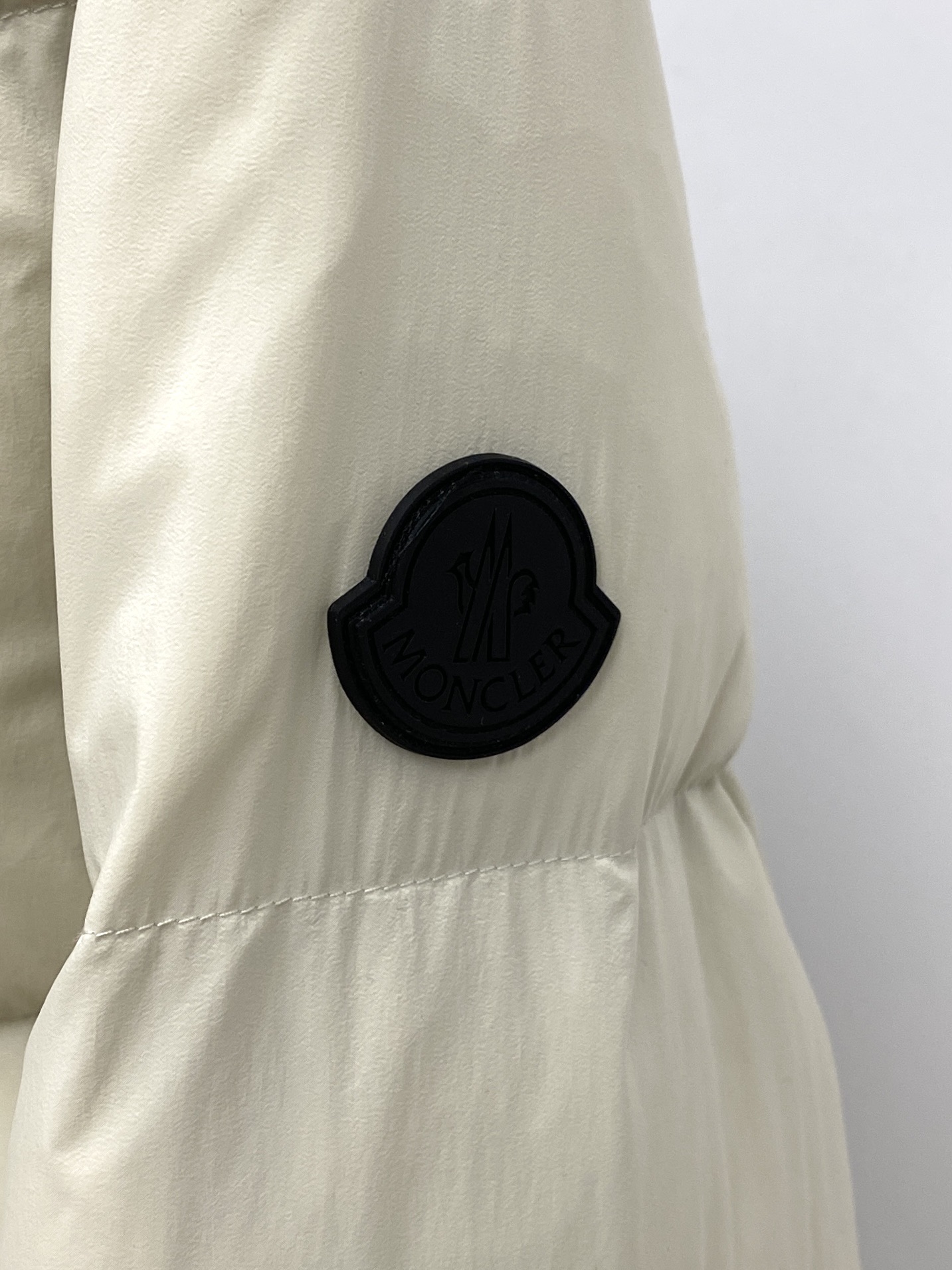 蒙口、2025最新款男士轻薄羽绒服、面料柔软舒适 ．上身版型超赞 ．拉链．辅料都是客供 、进口面料，轻便