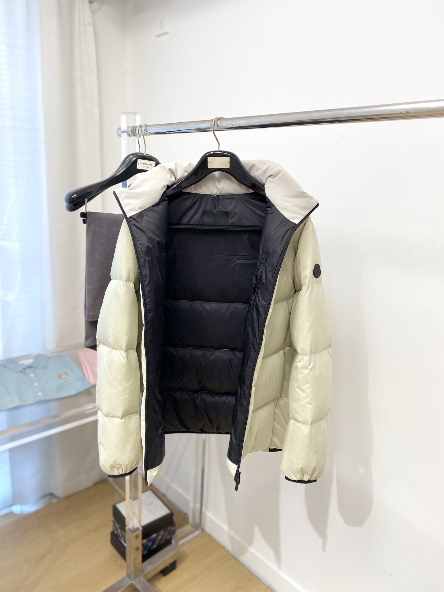 蒙口、2025最新款男士轻薄羽绒服、面料柔软舒适 ．上身版型超赞 ．拉链．辅料都是客供 、进口面料，轻便