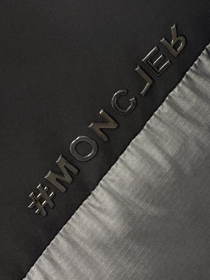 蒙口、2025最新款男士轻薄羽绒服、面料柔软舒适 ．上身版型超赞 ．拉链．辅料都是客供 、进口面料，轻便