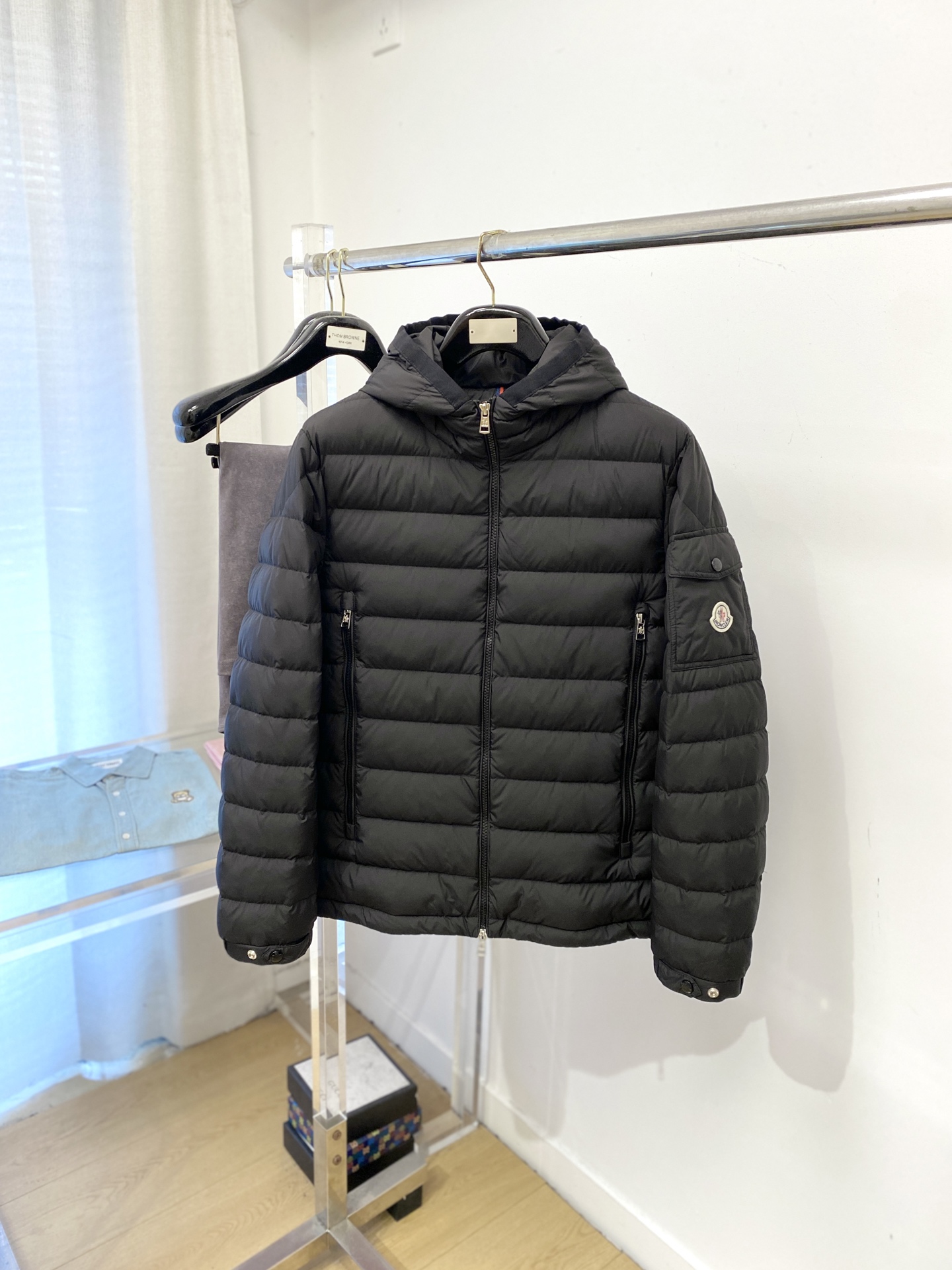 NO:651229,Meng Mouth, the latest 2025 men's lightweight down jacket, the fabric is soft and comfortable.  The upper body shape is awesome.  zipper.  The accessories are all custom-supplied and imported fabrics, which are light and comfortable, warm and stylish, simple and elegant!  Lightweight and warm, the best choice to keep out the cold in autumn and winter. Size M-3XL, Moncler, down jacket, alexander wang19860909蒙口、2025最新款男士轻薄羽绒服、面料柔软舒适 ．上身版型超赞 ．拉链．辅料都是客供 、进口面料,轻便舒适,保暖有型、简单大方款式！轻便保暖、秋冬御寒的最佳选择 码数M-3XL,,Moncler,down jacket,alexander wang,Men's clothing