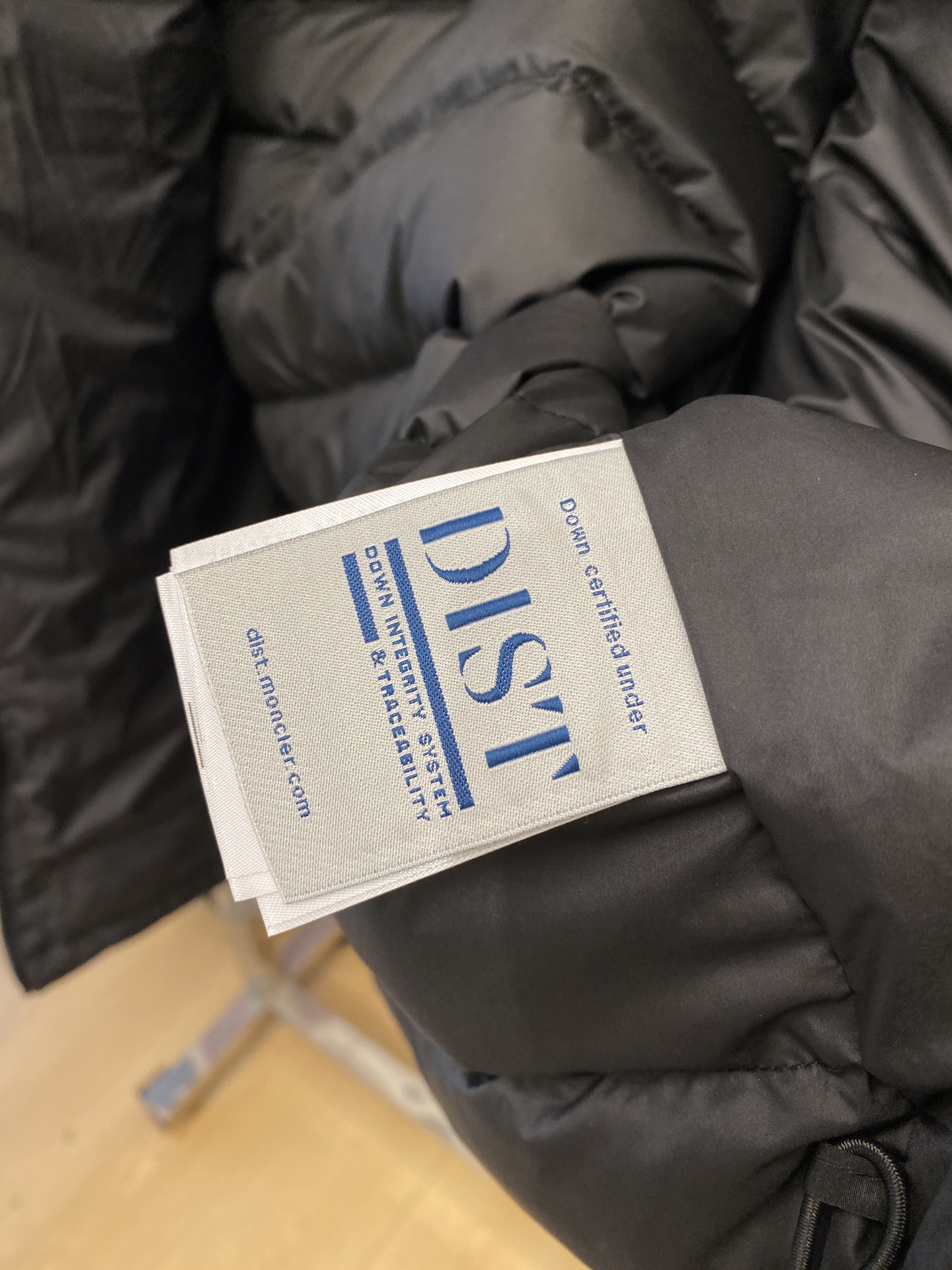 蒙口、2025最新款男士轻薄羽绒服、面料柔软舒适 ．上身版型超赞 ．拉链．辅料都是客供 、进口面料，轻便