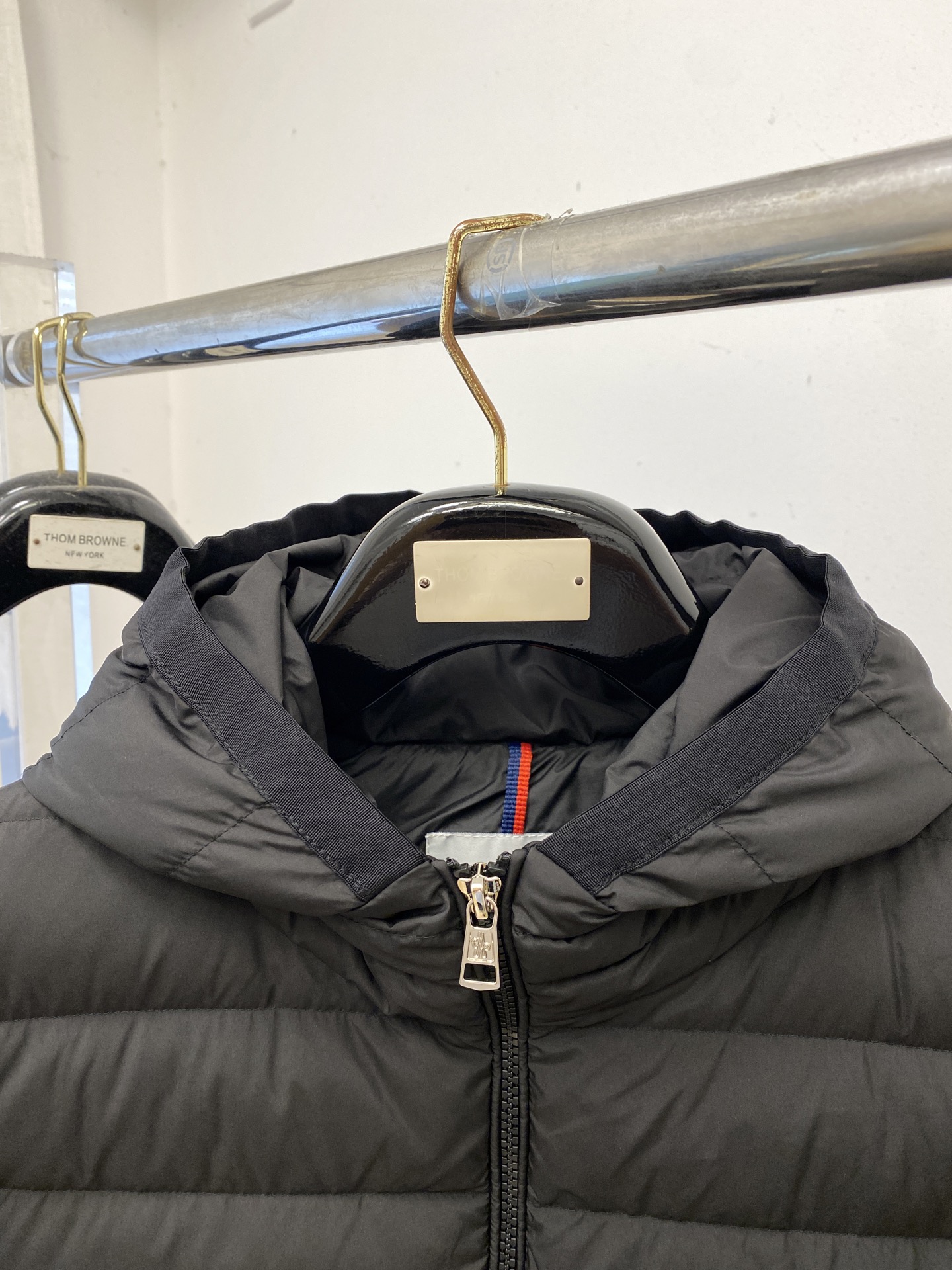 蒙口、2025最新款男士轻薄羽绒服、面料柔软舒适 ．上身版型超赞 ．拉链．辅料都是客供 、进口面料，轻便