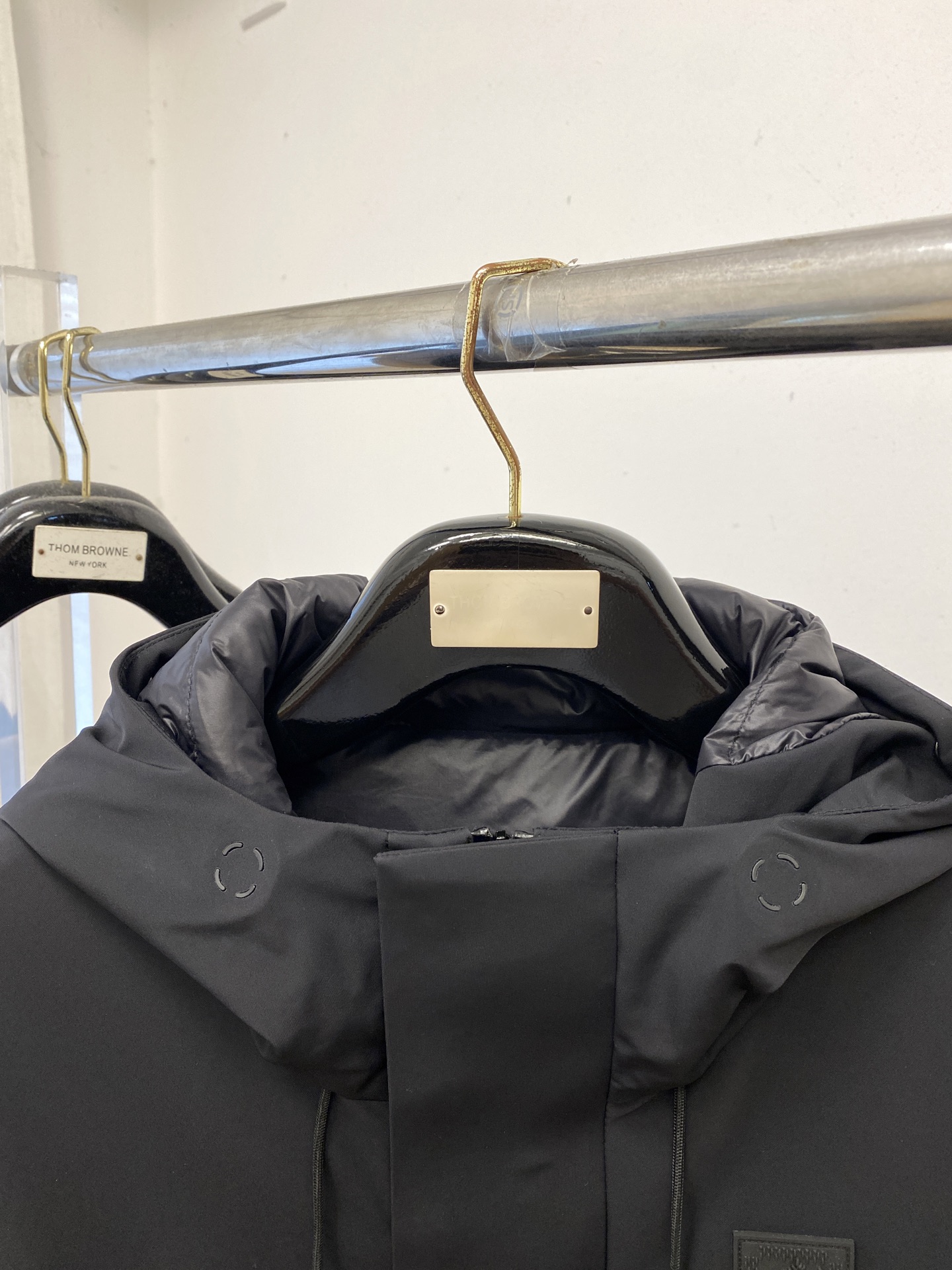 路易威登、2025最新款男士轻薄羽绒夹克、面料柔软舒适 ．上身版型超赞 ．拉链．辅料都是客供 、进口面料