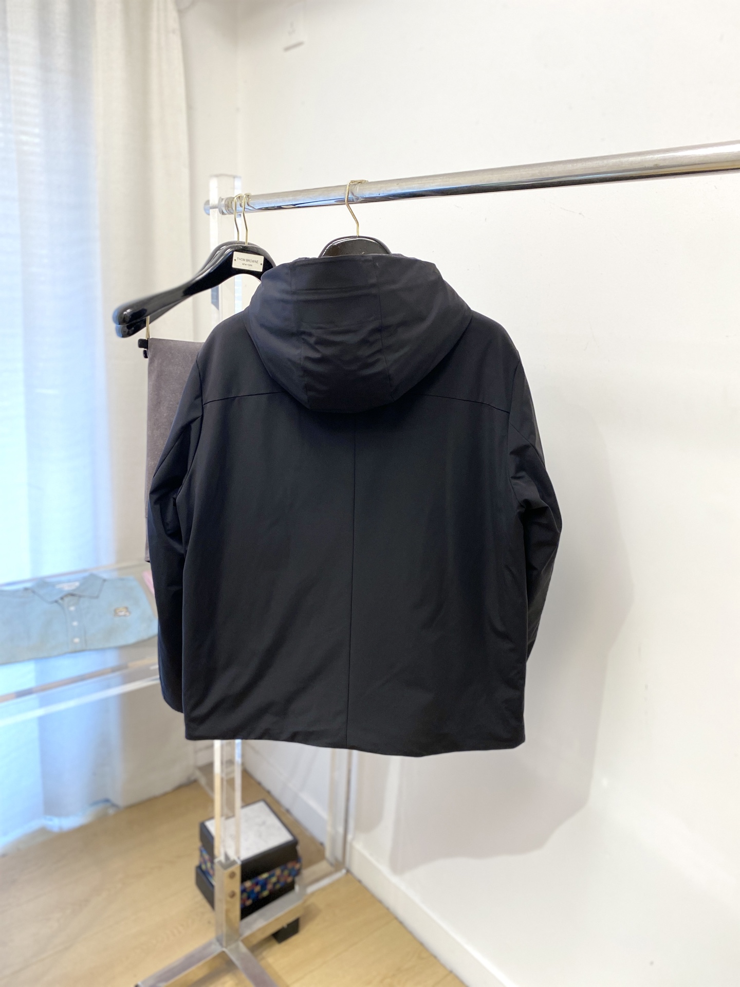 路易威登、2025最新款男士轻薄羽绒夹克、面料柔软舒适 ．上身版型超赞 ．拉链．辅料都是客供 、进口面料