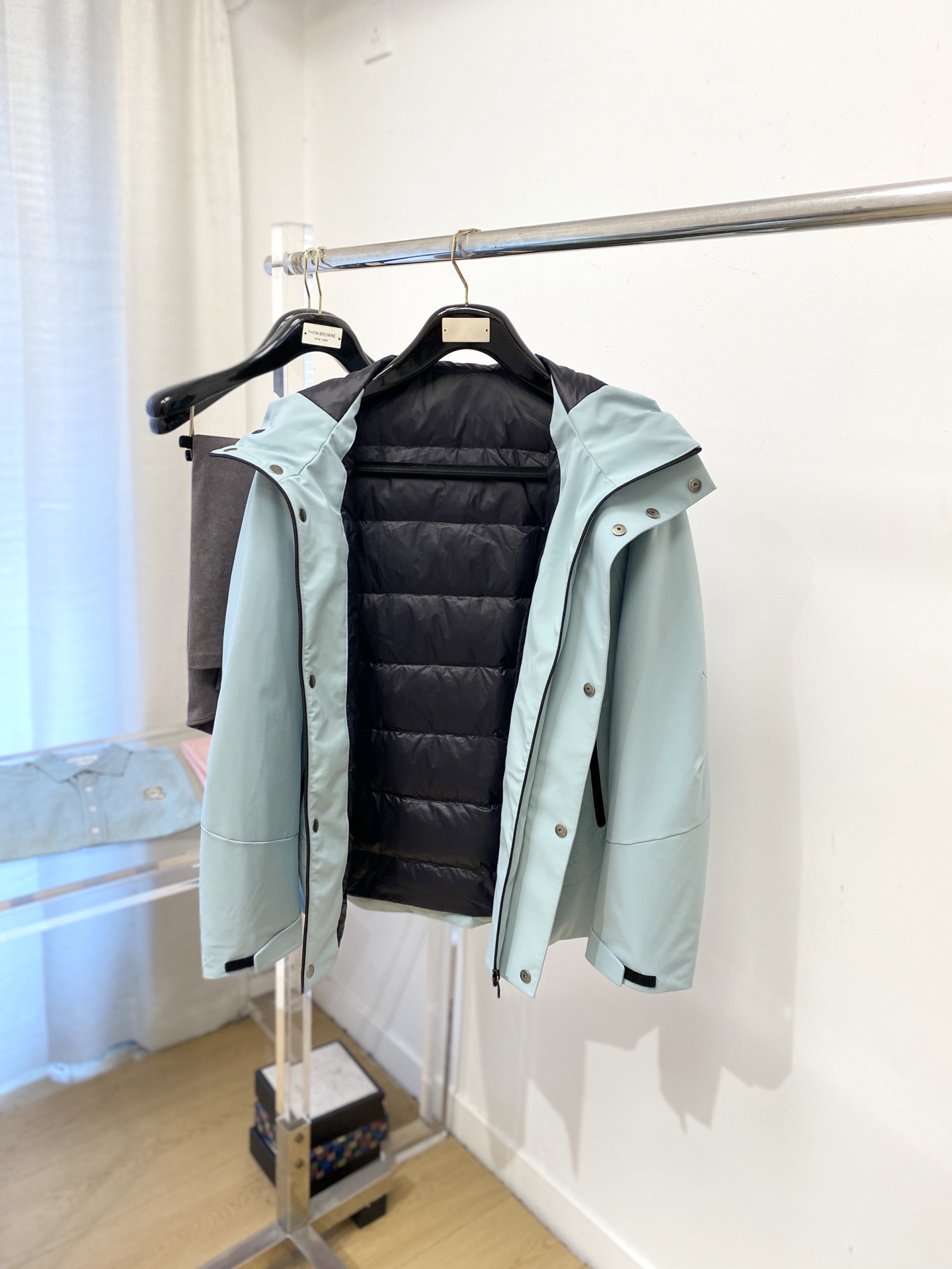 路易威登、2025最新款男士轻薄羽绒夹克、面料柔软舒适 ．上身版型超赞 ．拉链．辅料都是客供 、进口面料