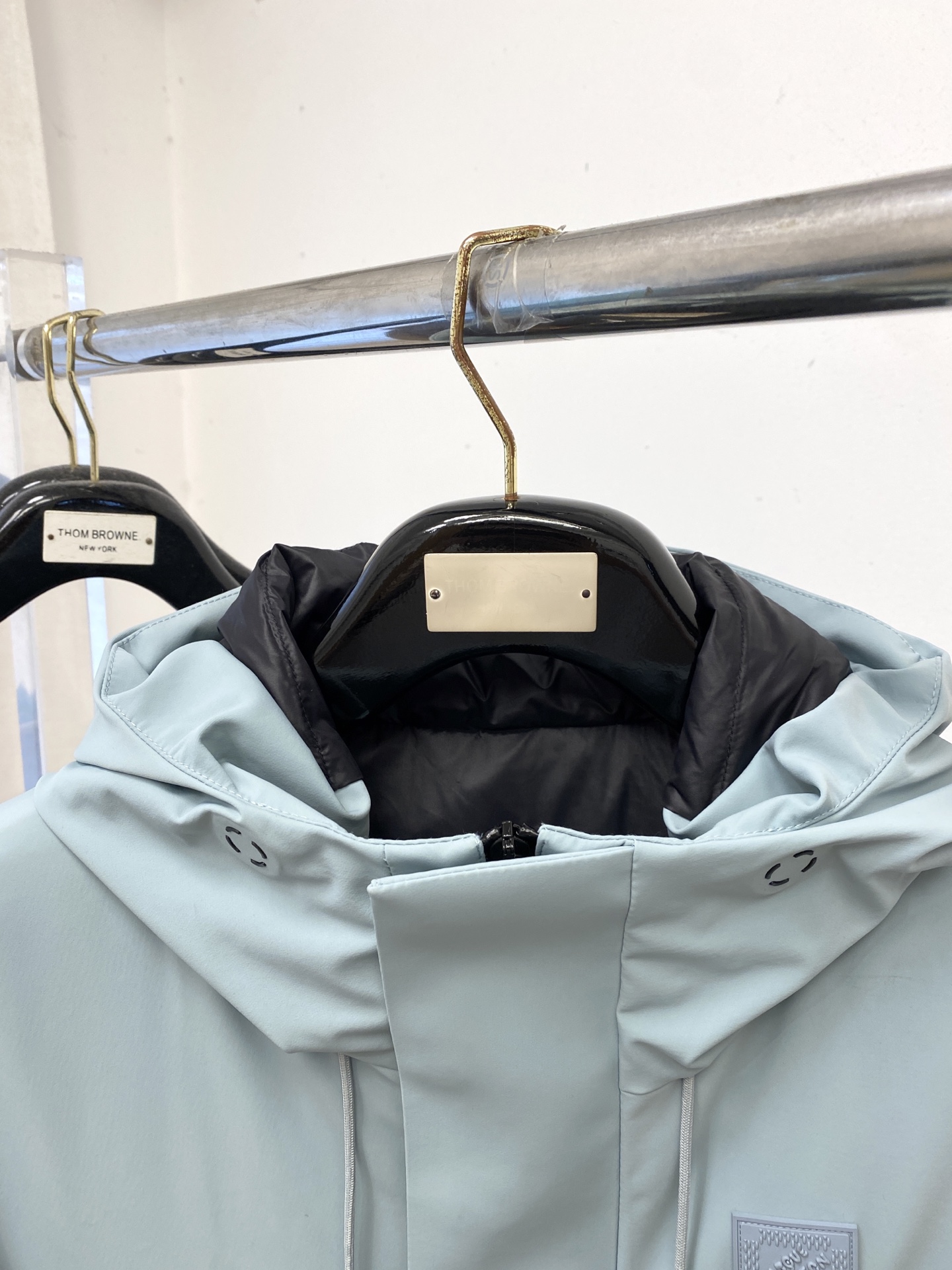 路易威登、2025最新款男士轻薄羽绒夹克、面料柔软舒适 ．上身版型超赞 ．拉链．辅料都是客供 、进口面料