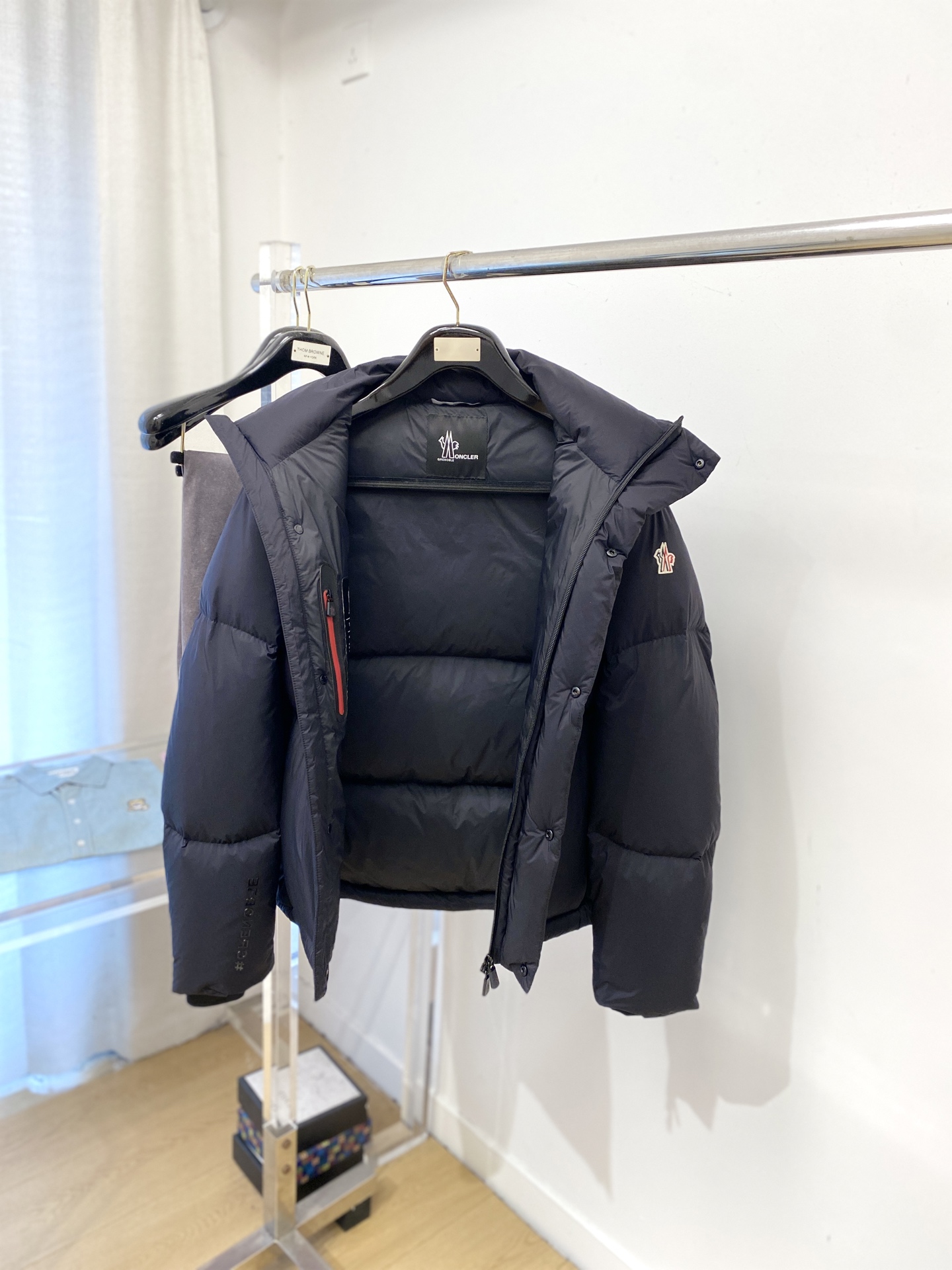 蒙口、2025最新款男士轻薄羽绒服、面料柔软舒适 ．上身版型超赞 ．拉链．辅料都是客供 、进口面料，轻便