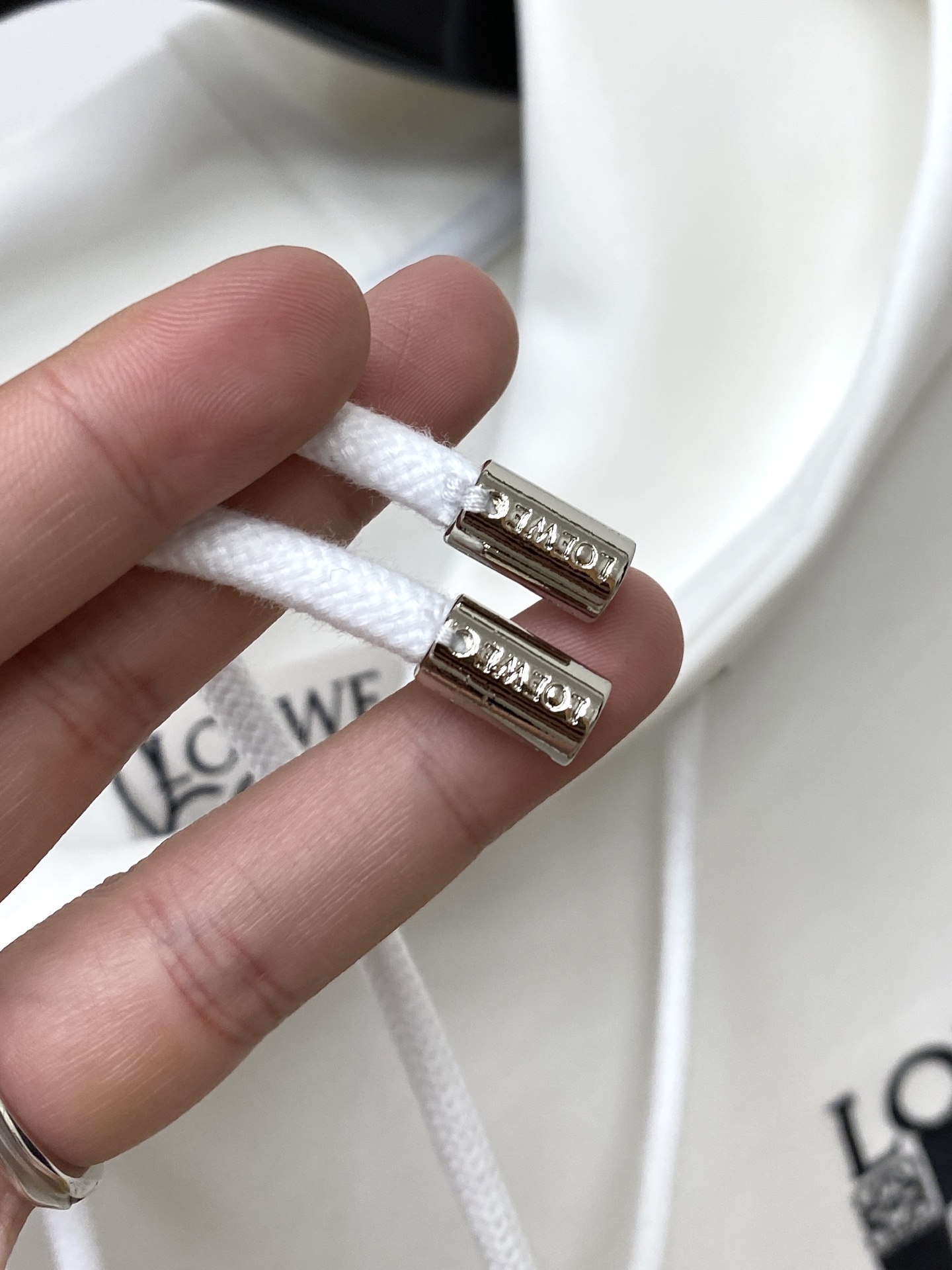 罗意威、2025新品卫衣，帅气时尚，胸前精致刺绣图案字母logo，简约百搭款。面料棉 不仅挺括，保持潮流