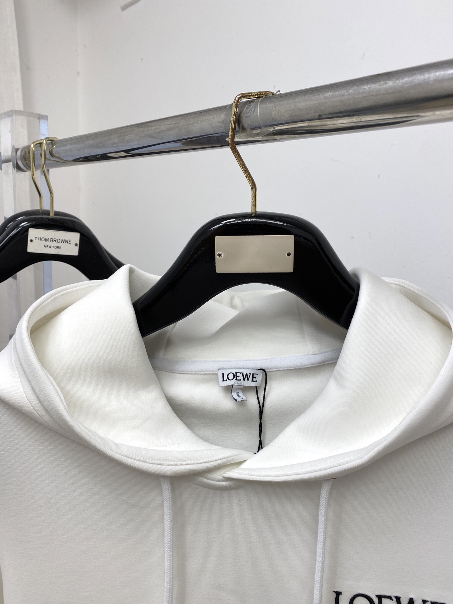 罗意威、2025新品卫衣，帅气时尚，胸前精致刺绣图案字母logo，简约百搭款。面料棉 不仅挺括，保持潮流