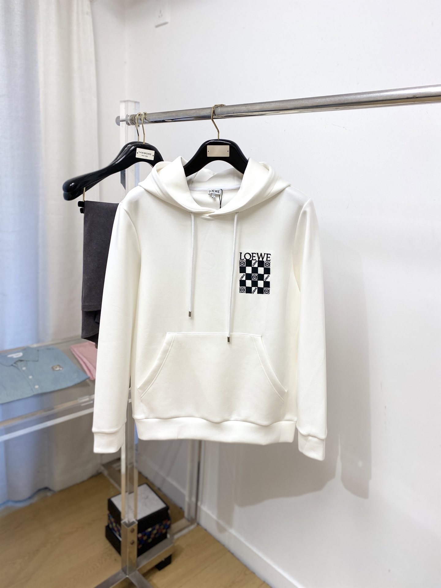 罗意威、2025新品卫衣，帅气时尚，胸前精致刺绣图案字母logo，简约百搭款。面料棉 不仅挺括，保持潮流