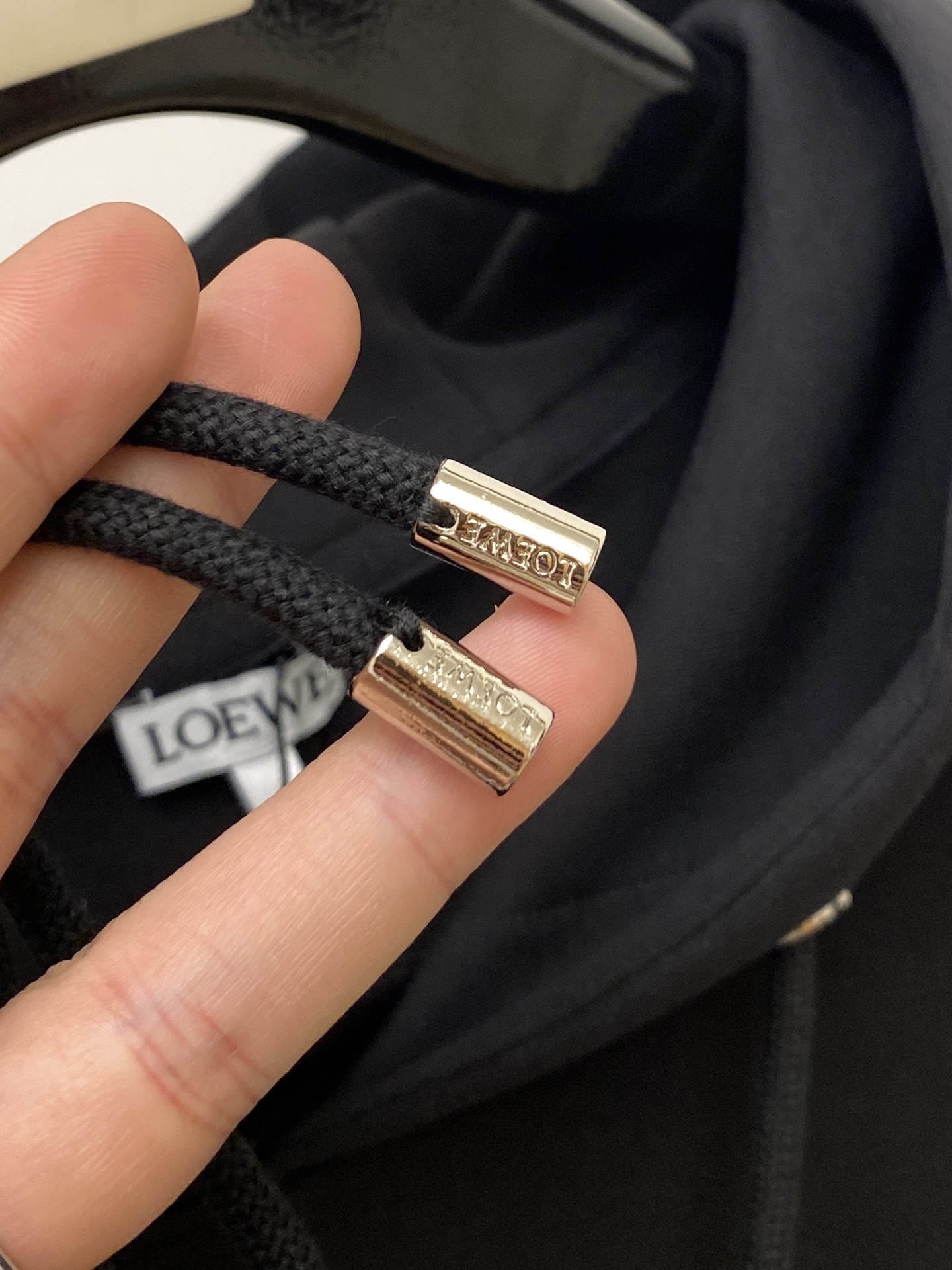 罗意威、2025新品卫衣，帅气时尚，胸前精致刺绣图案字母logo，简约百搭款。面料棉 不仅挺括，保持潮流