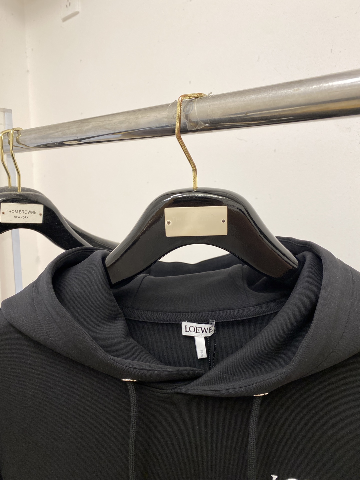 罗意威、2025新品卫衣，帅气时尚，胸前精致刺绣图案字母logo，简约百搭款。面料棉 不仅挺括，保持潮流