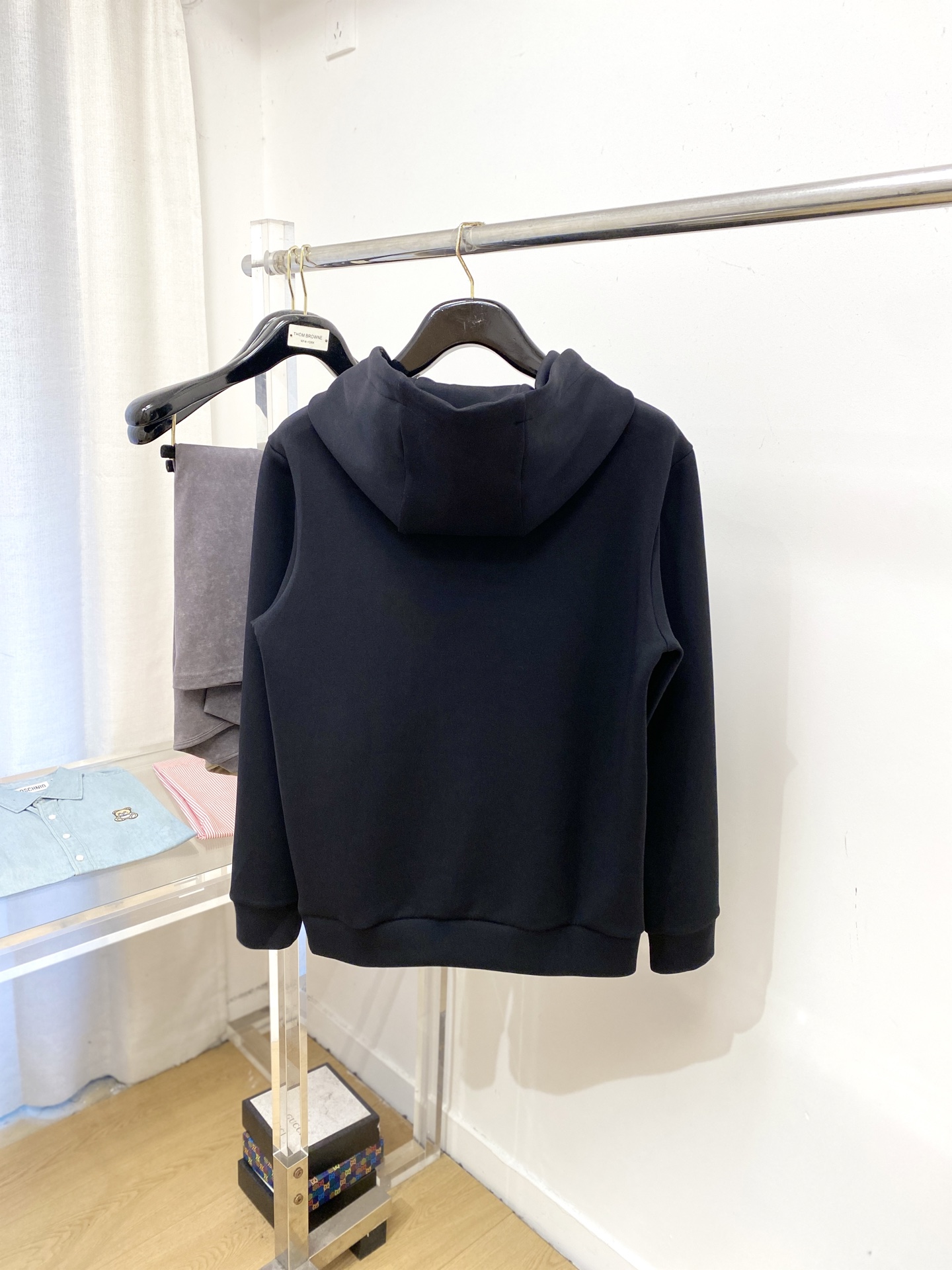 罗意威、2025新品卫衣，帅气时尚，胸前精致刺绣图案字母logo，简约百搭款。面料棉 不仅挺括，保持潮流