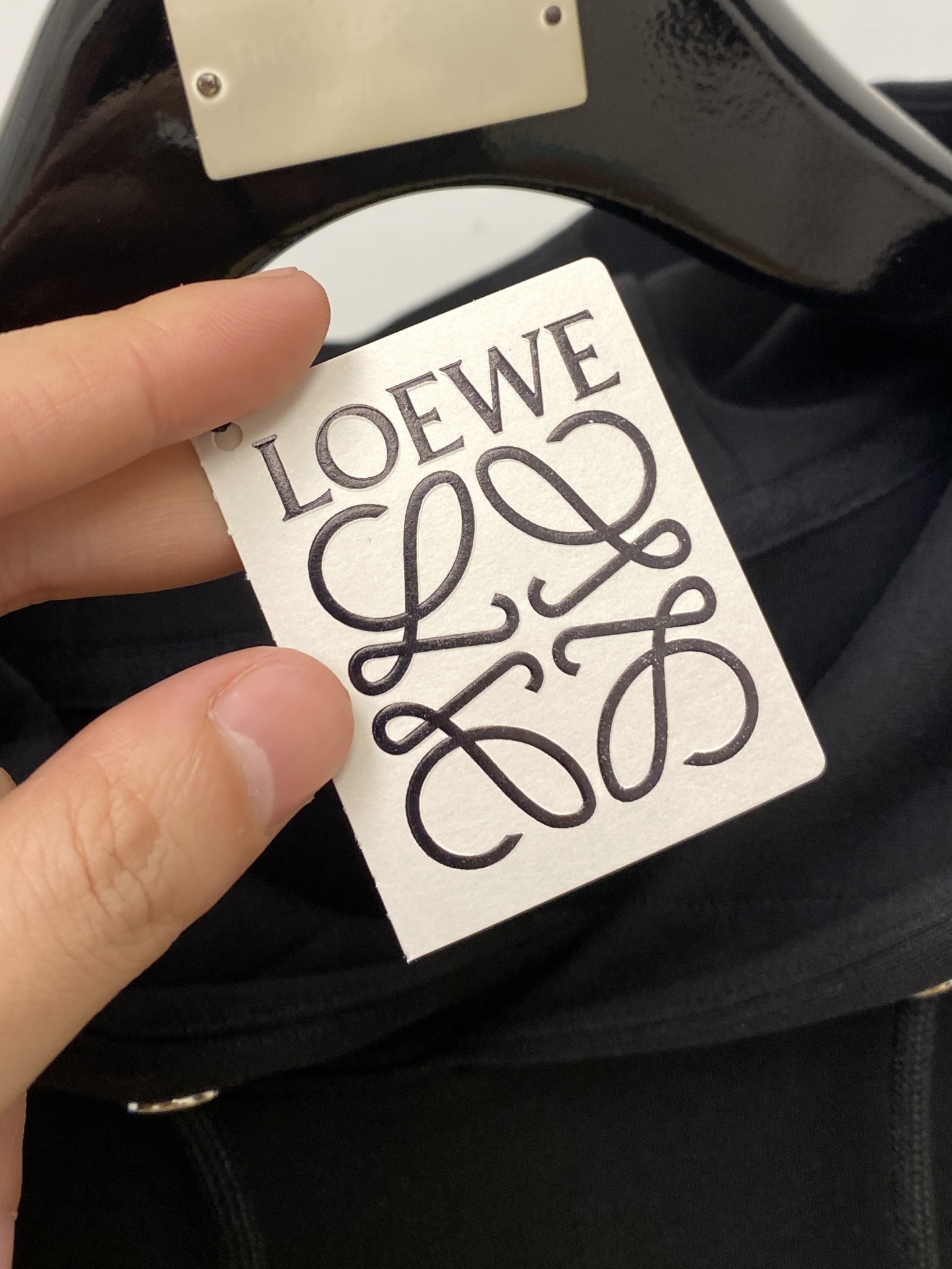 罗意威、2025新品卫衣，帅气时尚，胸前精致刺绣图案字母logo，简约百搭款。面料棉 不仅挺括，保持潮流