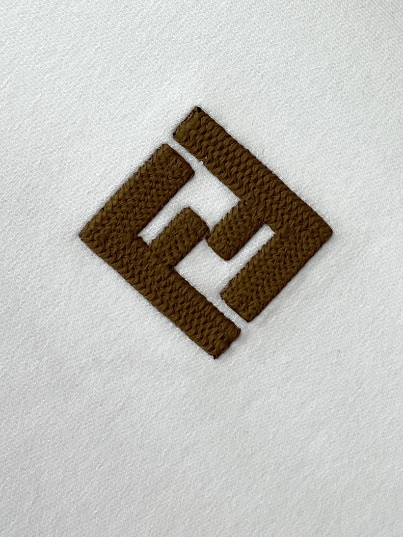 芬迪、2025新品卫衣，帅气时尚，胸前精致刺绣字母logo，简约百搭款。面料棉 不仅挺括，保持潮流的廓形