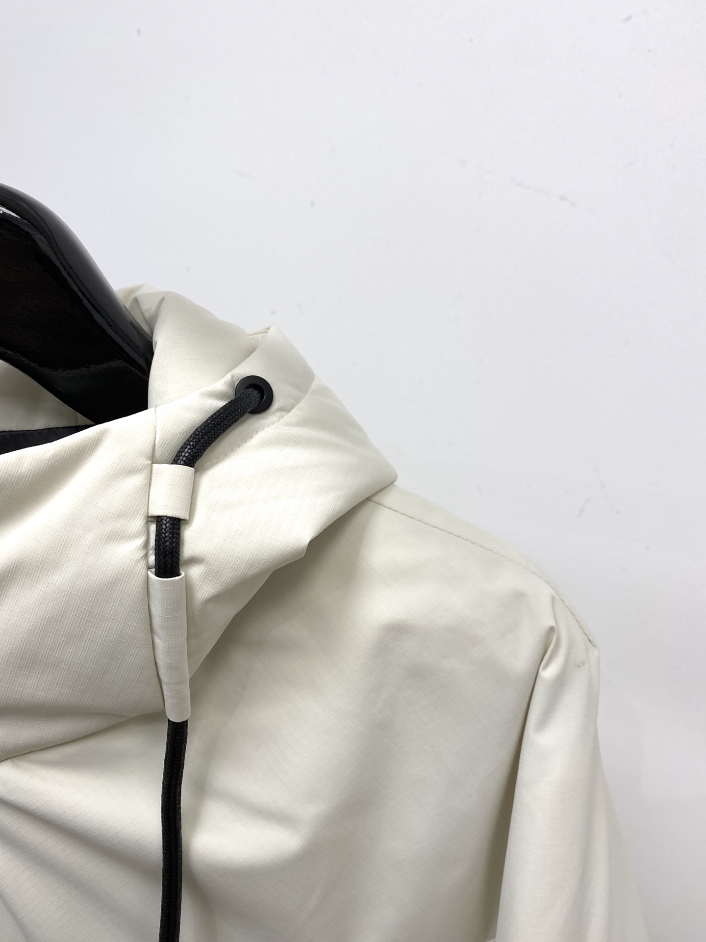 普拉达、2025最新款男士轻薄羽绒夹克外套、面料柔软舒适 ．上身版型超赞 ．拉链．辅料都是客供 、进口面