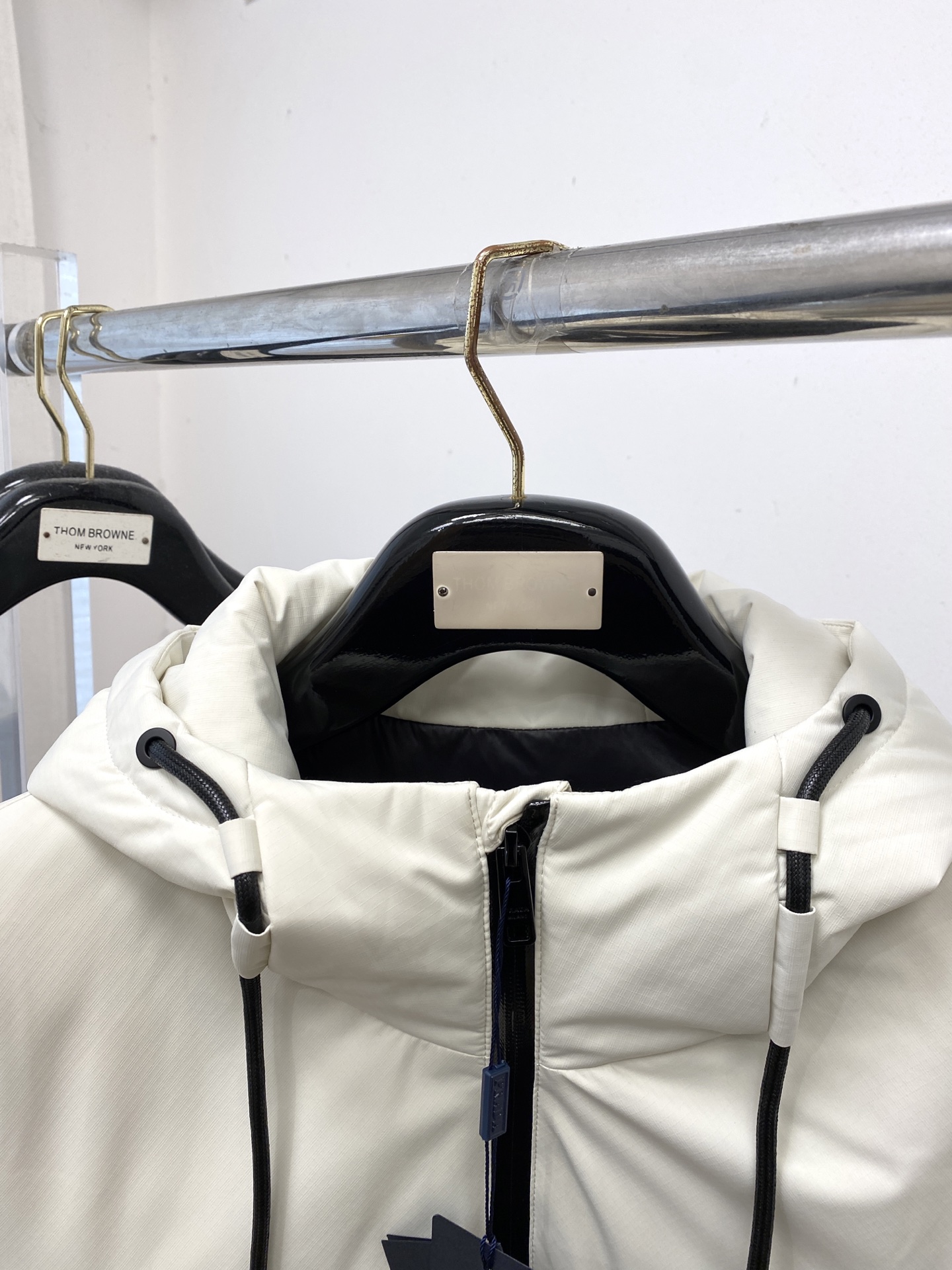 普拉达、2025最新款男士轻薄羽绒夹克外套、面料柔软舒适 ．上身版型超赞 ．拉链．辅料都是客供 、进口面