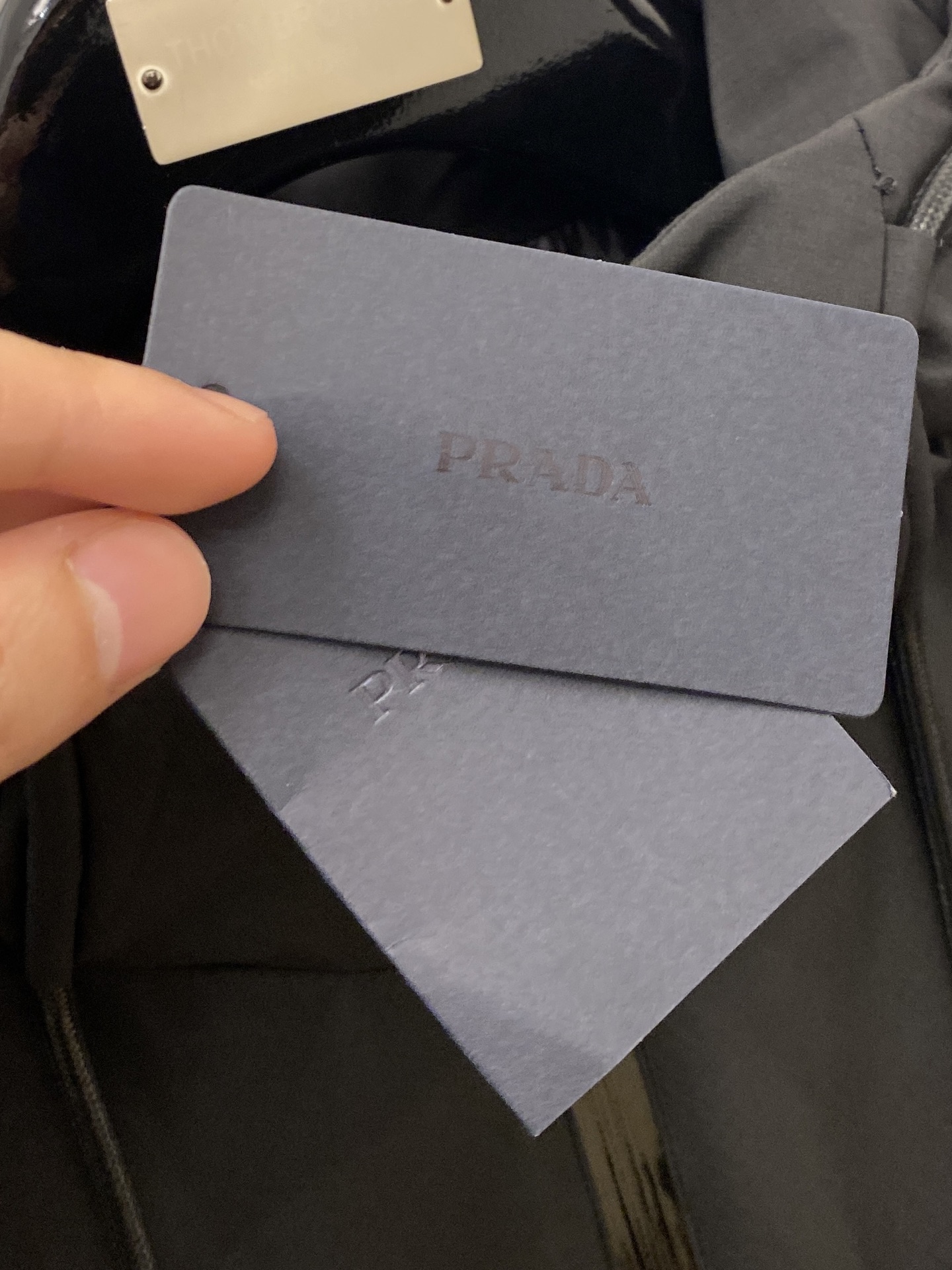 普拉达、2025最新款男士轻薄羽绒夹克外套、面料柔软舒适 ．上身版型超赞 ．拉链．辅料都是客供 、进口面