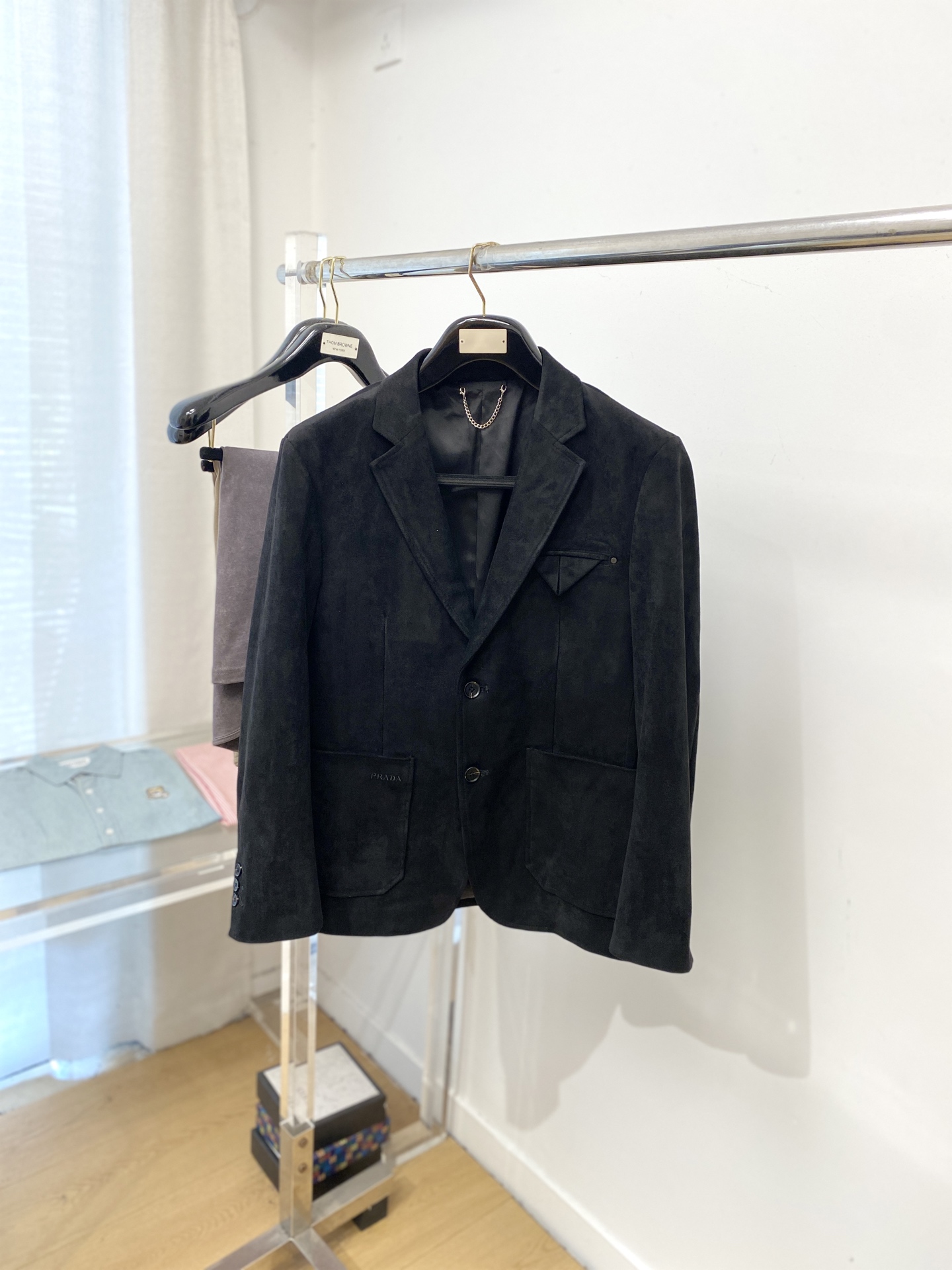 NO:596813,Prada, 2025 new suit jacket, fashionable and handsome, simple and versatile, customized original fabric, not only crisp and trendy silhouette, but also comfortable to wear, more delicate yarn, size M-3XL,, prada, jackets & coats, business suit, alexander wang19860909普拉达、2025新品西装外套,时尚帅气,简约百搭款,定制原版面料,不仅挺括,保持潮流的廓形,又穿着舒适,纱织更细腻,码数M-3XL,,prada,jackets & coats,business suit,alexander wang,Men's clothing