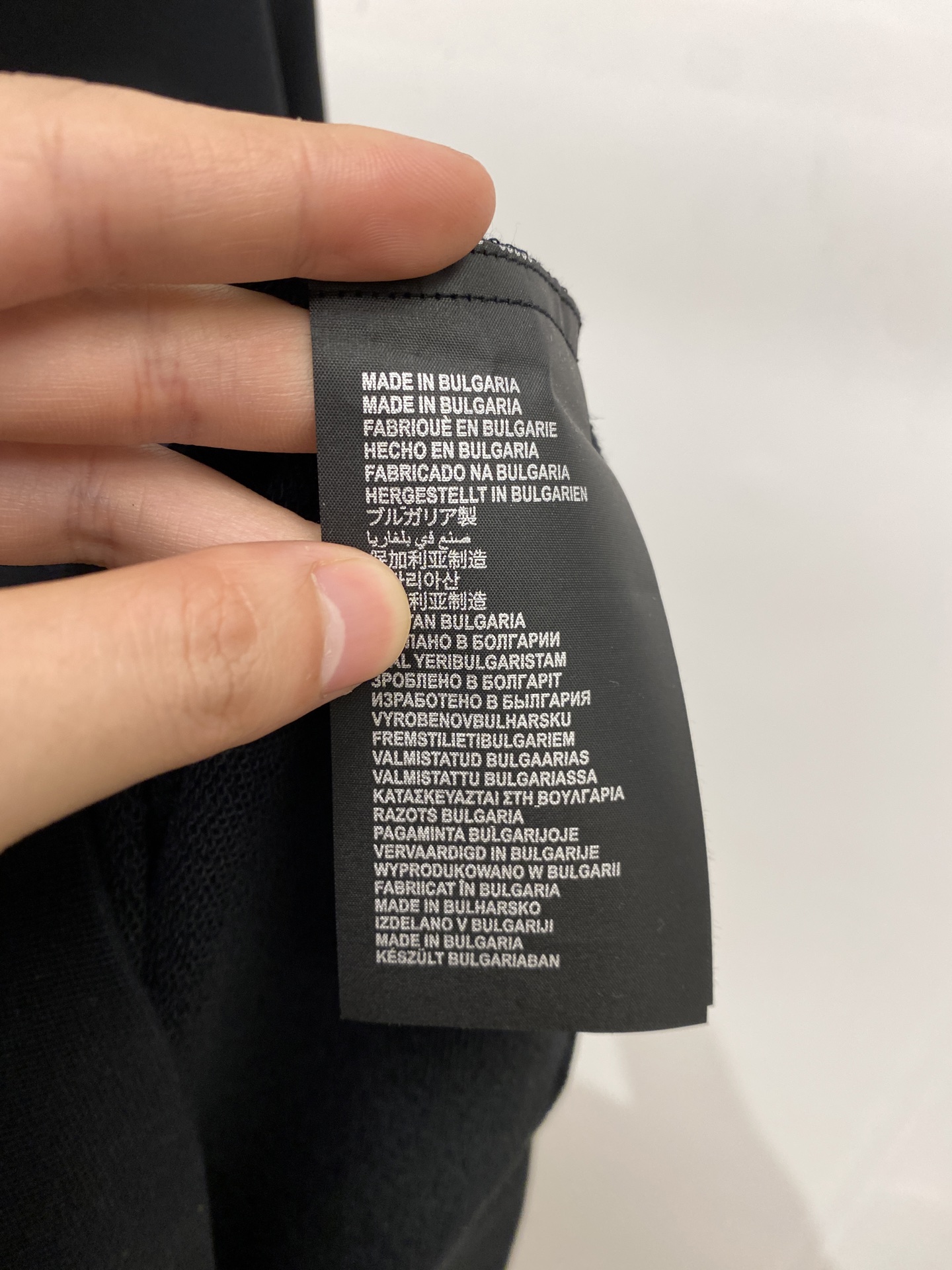 普拉达、2025新品卫衣，帅气时尚，胸前刺绣装饰字母logo，简约百搭款。面料棉 不仅挺括，保持潮流的廓