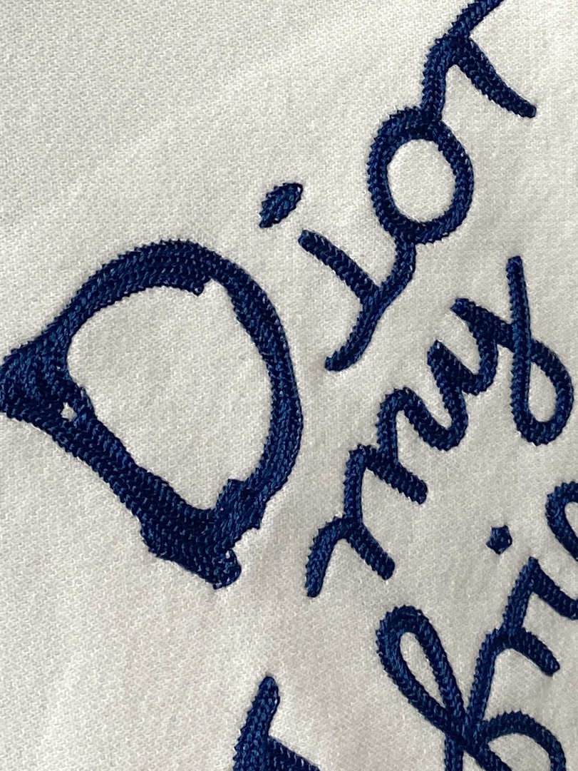 迪奥、2025新品卫衣，帅气时尚，胸前精致刺绣字母logo，简约百搭款。面料棉 不仅挺括，保持潮流的廓形