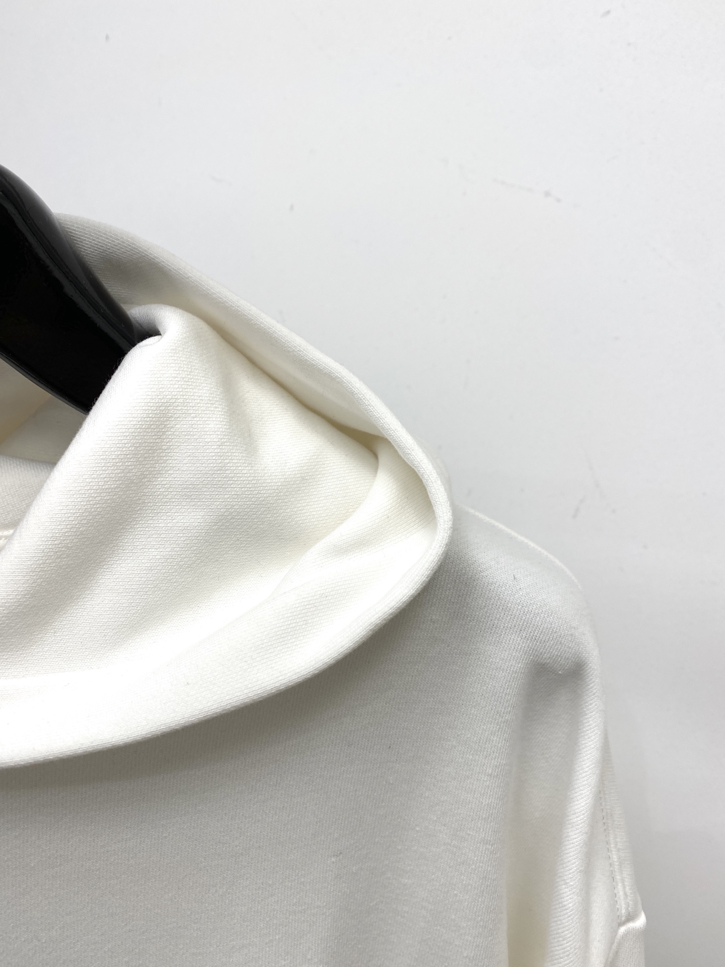 迪奥、2025新品卫衣，帅气时尚，胸前精致刺绣字母logo，简约百搭款。面料棉 不仅挺括，保持潮流的廓形