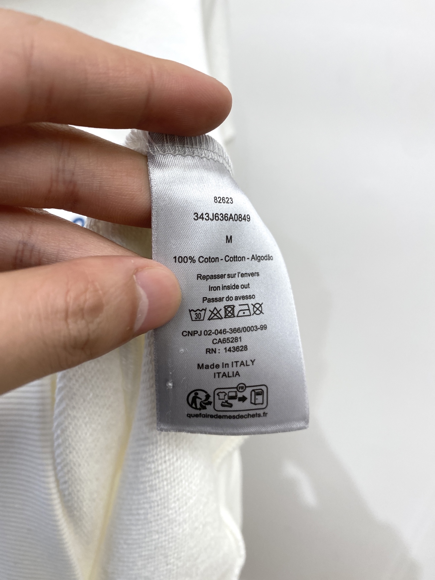 迪奥、2025新品卫衣，帅气时尚，胸前精致刺绣字母logo，简约百搭款。面料棉 不仅挺括，保持潮流的廓形