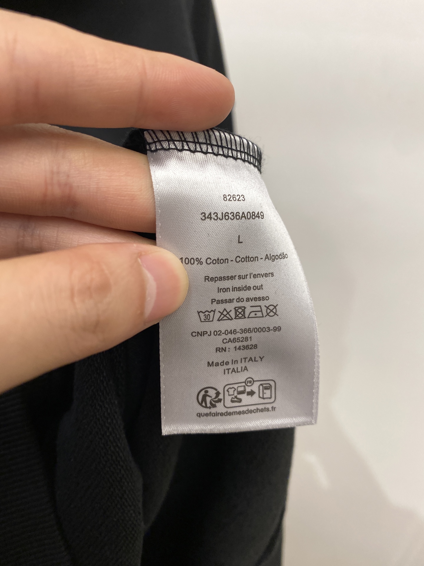 迪奥、2025新品卫衣，帅气时尚，胸前精致刺绣字母logo，简约百搭款。面料棉 不仅挺括，保持潮流的廓形