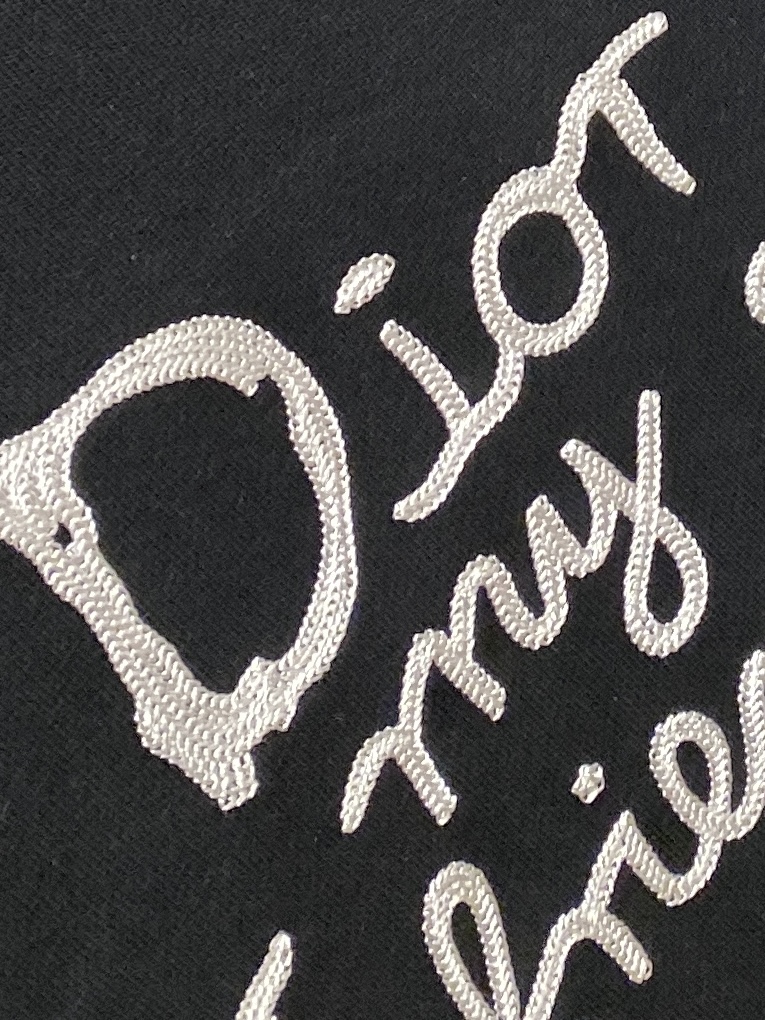 迪奥、2025新品卫衣，帅气时尚，胸前精致刺绣字母logo，简约百搭款。面料棉 不仅挺括，保持潮流的廓形