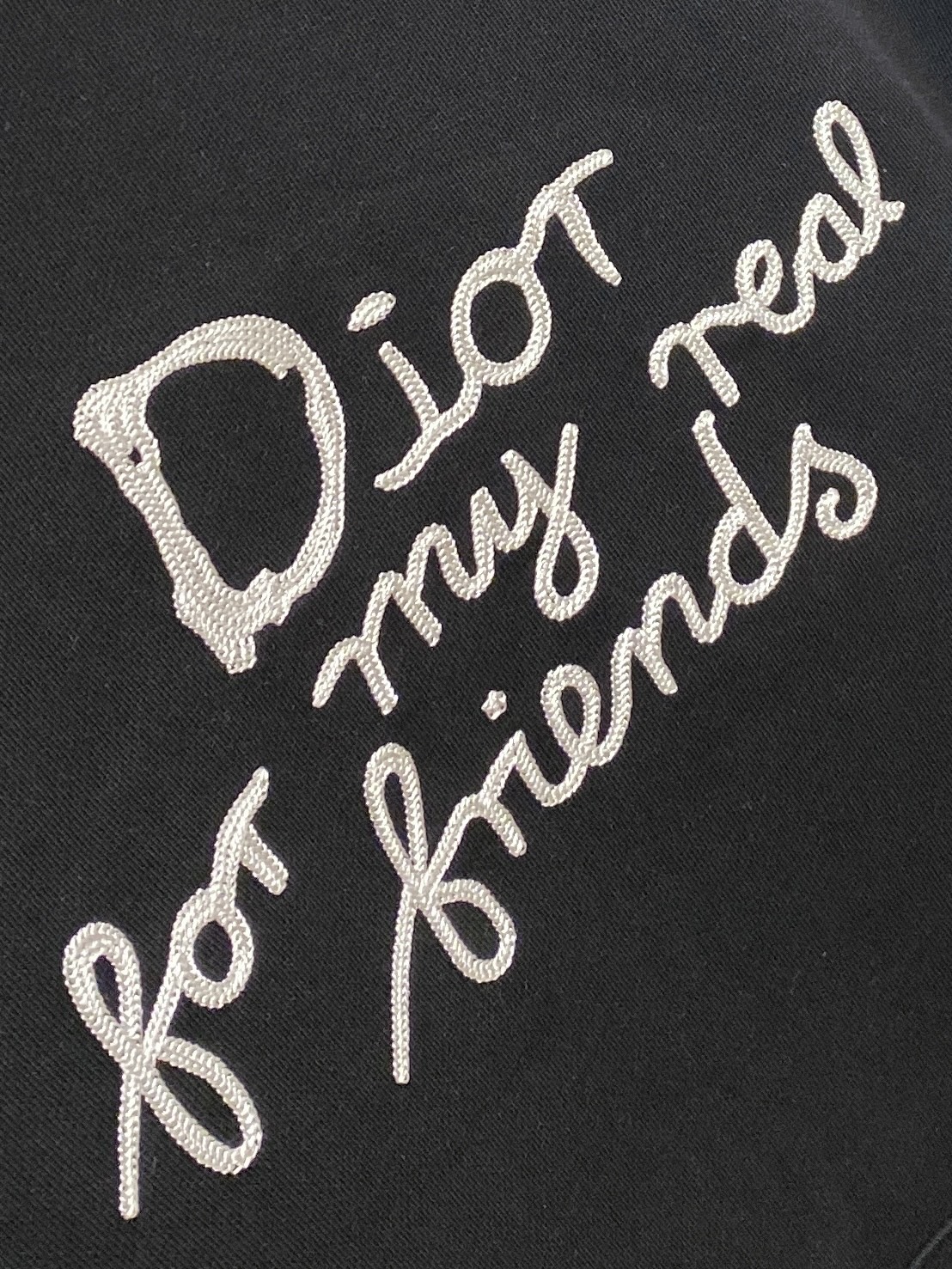 迪奥、2025新品卫衣，帅气时尚，胸前精致刺绣字母logo，简约百搭款。面料棉 不仅挺括，保持潮流的廓形