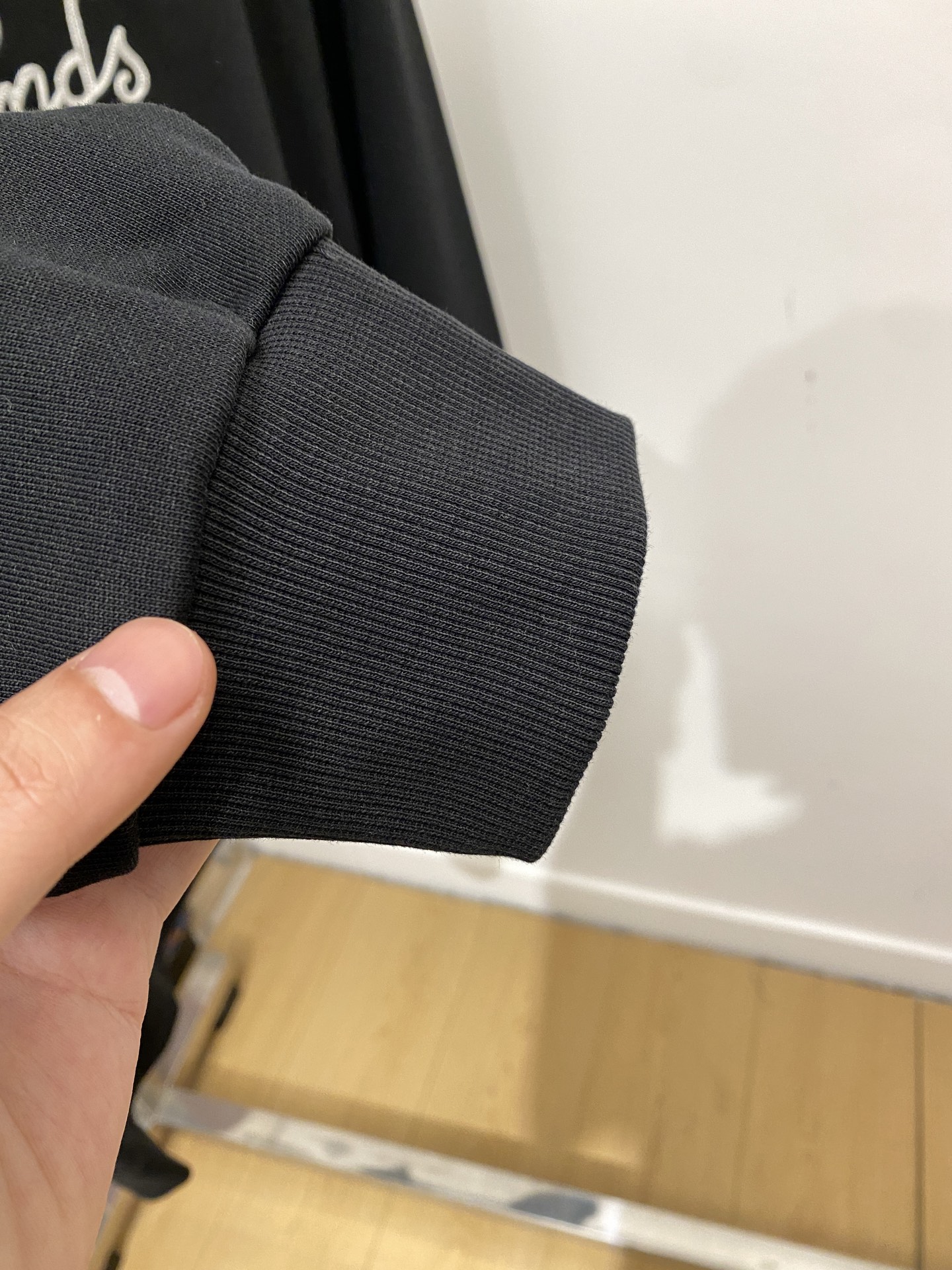 迪奥、2025新品卫衣，帅气时尚，胸前精致刺绣字母logo，简约百搭款。面料棉 不仅挺括，保持潮流的廓形