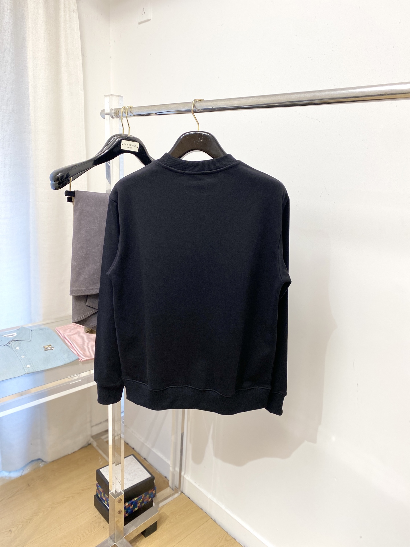 迪奥、2025新品卫衣，帅气时尚，胸前精致刺绣字母logo，简约百搭款。面料棉 不仅挺括，保持潮流的廓形