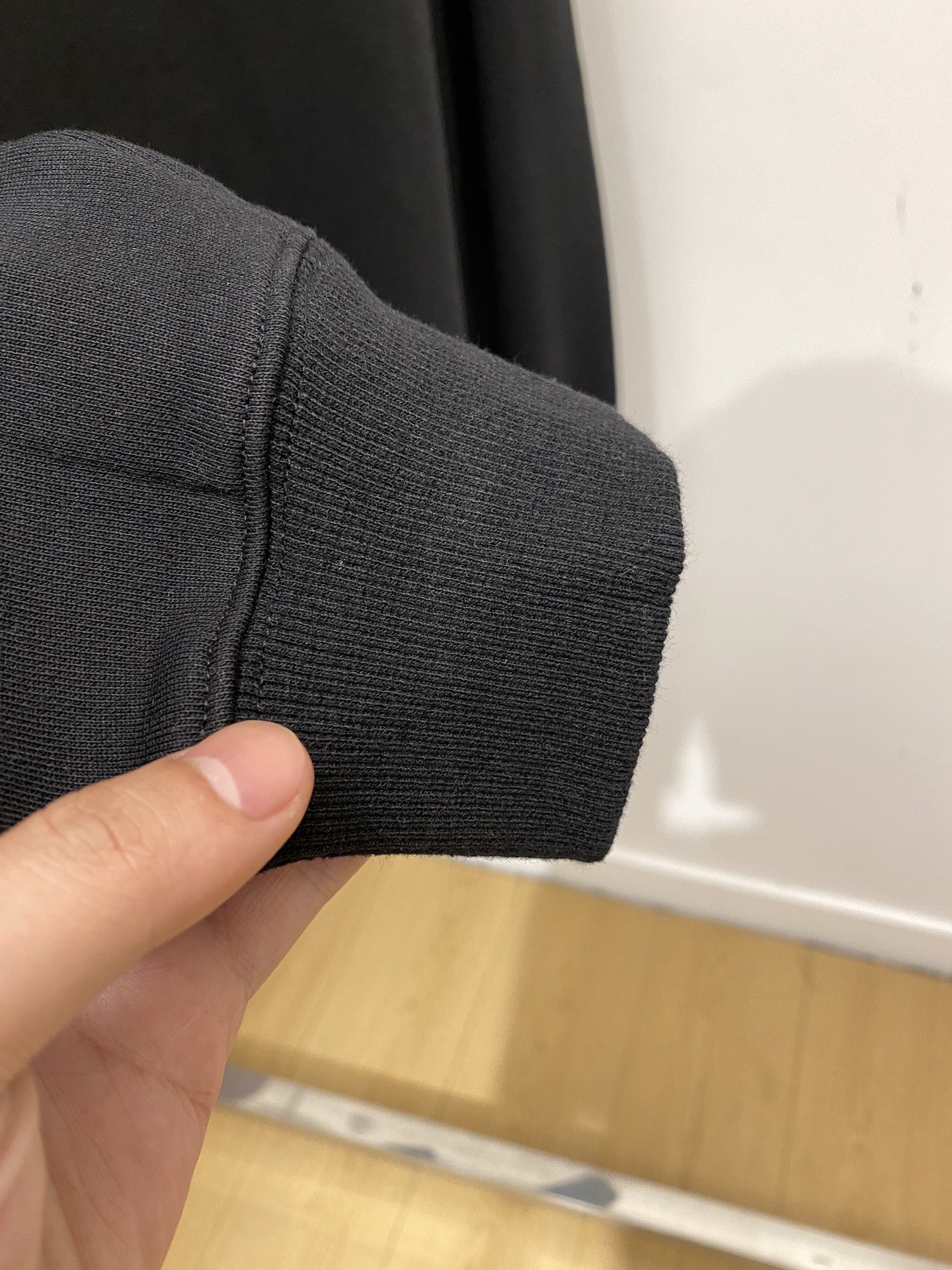 迪奥、2025新品卫衣，帅气时尚，胸前精致刺绣字母logo，简约百搭款。面料棉 不仅挺括，保持潮流的廓形