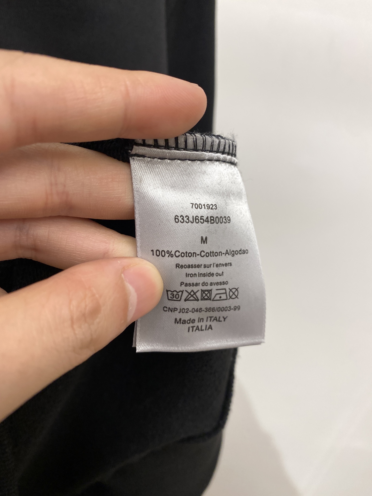 迪奥、2025新品卫衣，帅气时尚，胸前精致刺绣字母logo，简约百搭款。面料棉 不仅挺括，保持潮流的廓形